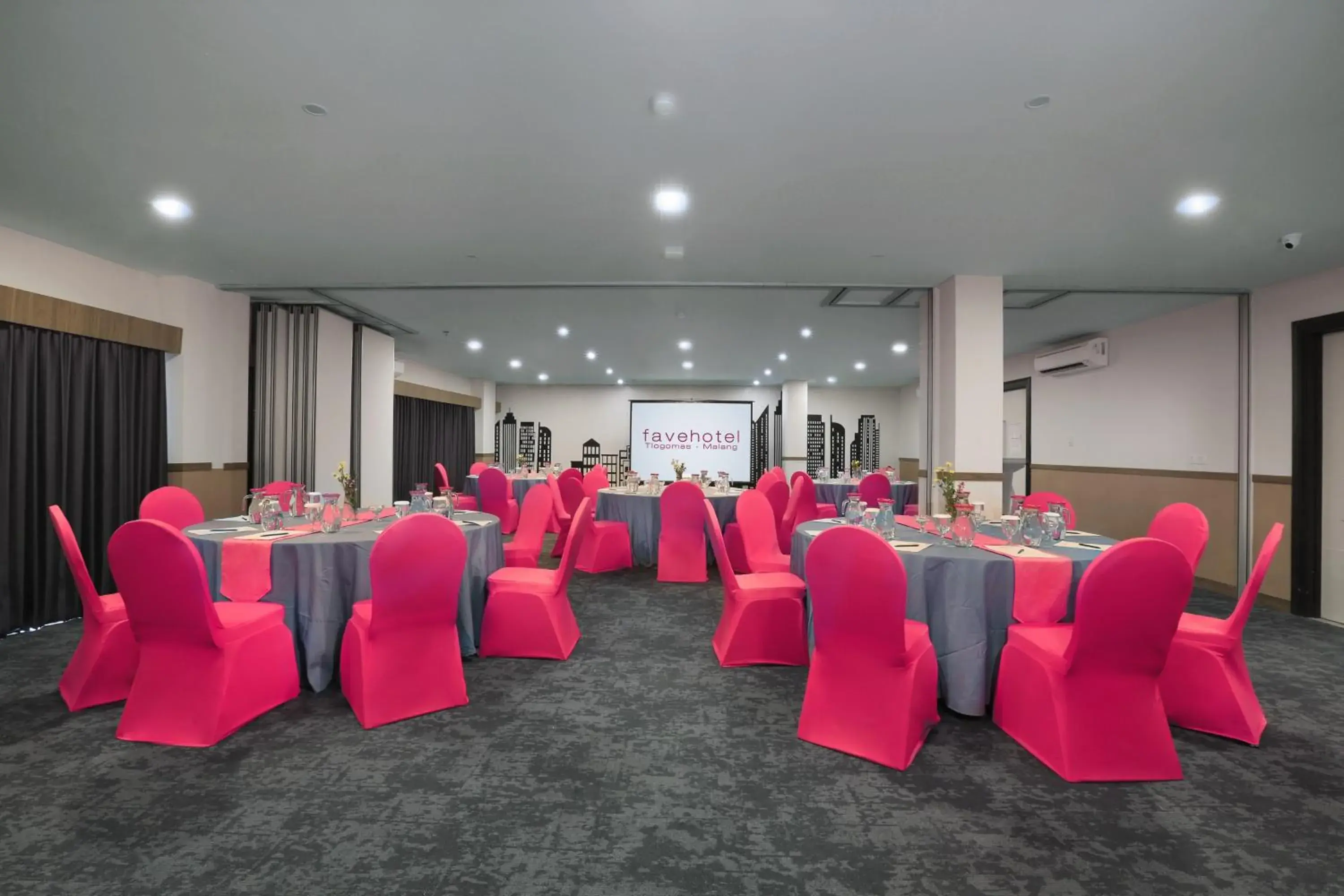 Meeting/conference room, Banquet Facilities in favehotel Tlogomas Malang