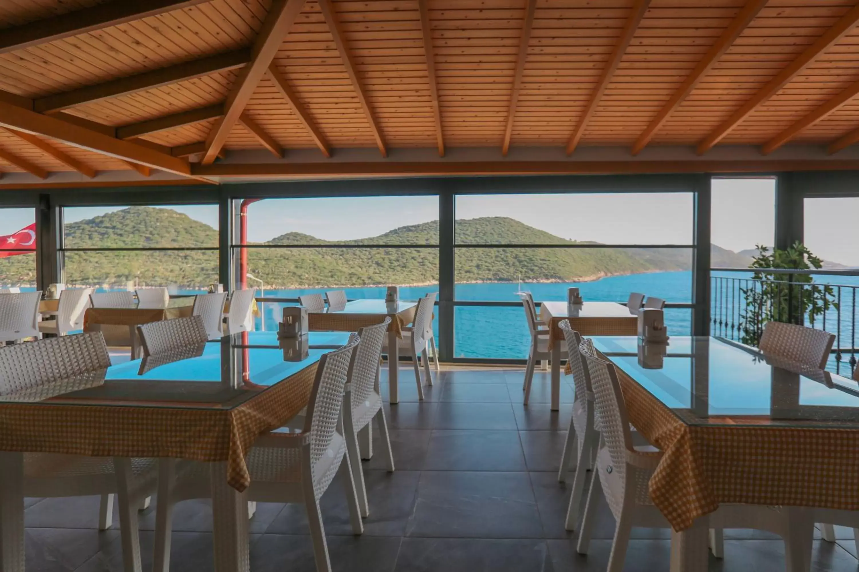 Restaurant/Places to Eat in Kaş Köy Hotel