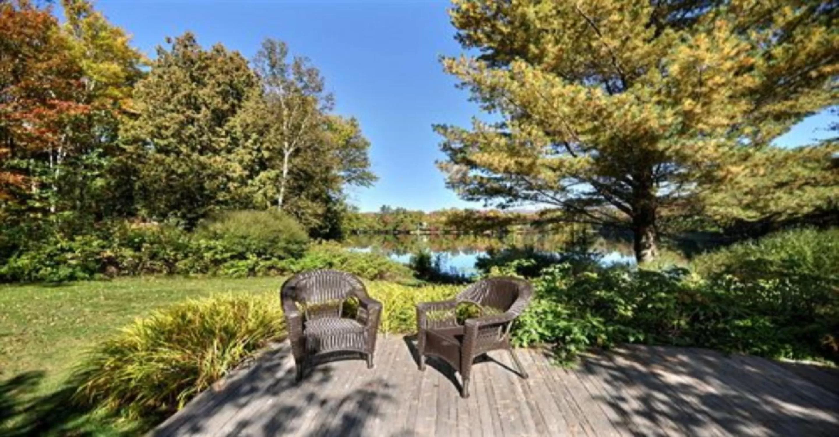 Lake view in Château Beauvallon