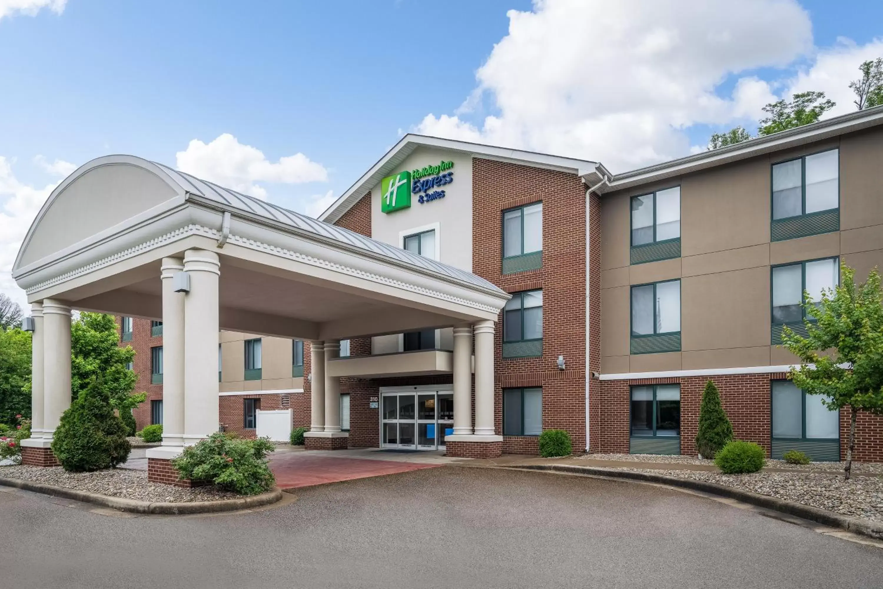 Property Building in Holiday Inn Express & Suites Tell City, an IHG Hotel