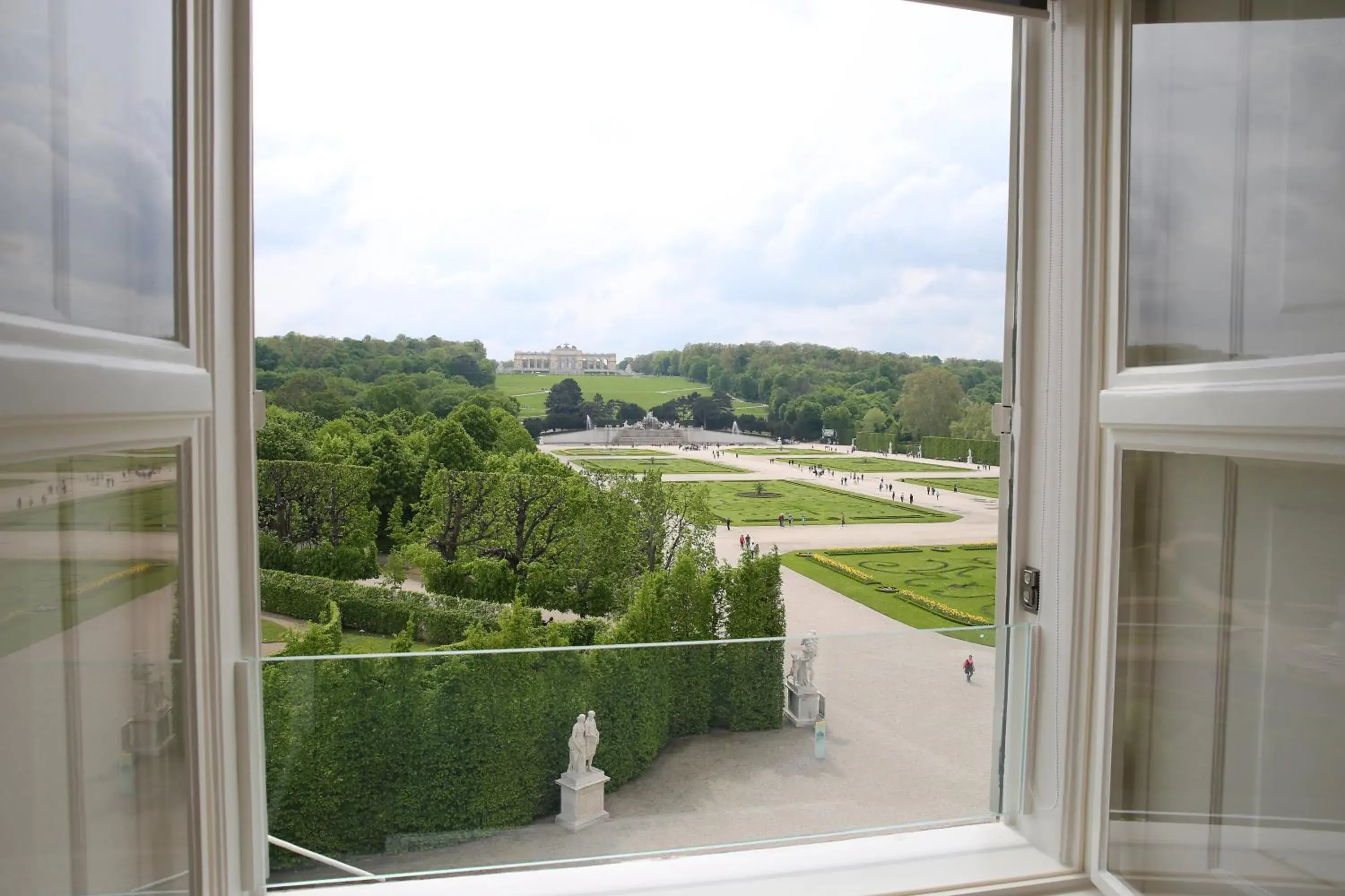 Facade/entrance, Mountain View in Schloß Schönbrunn Grand Suite