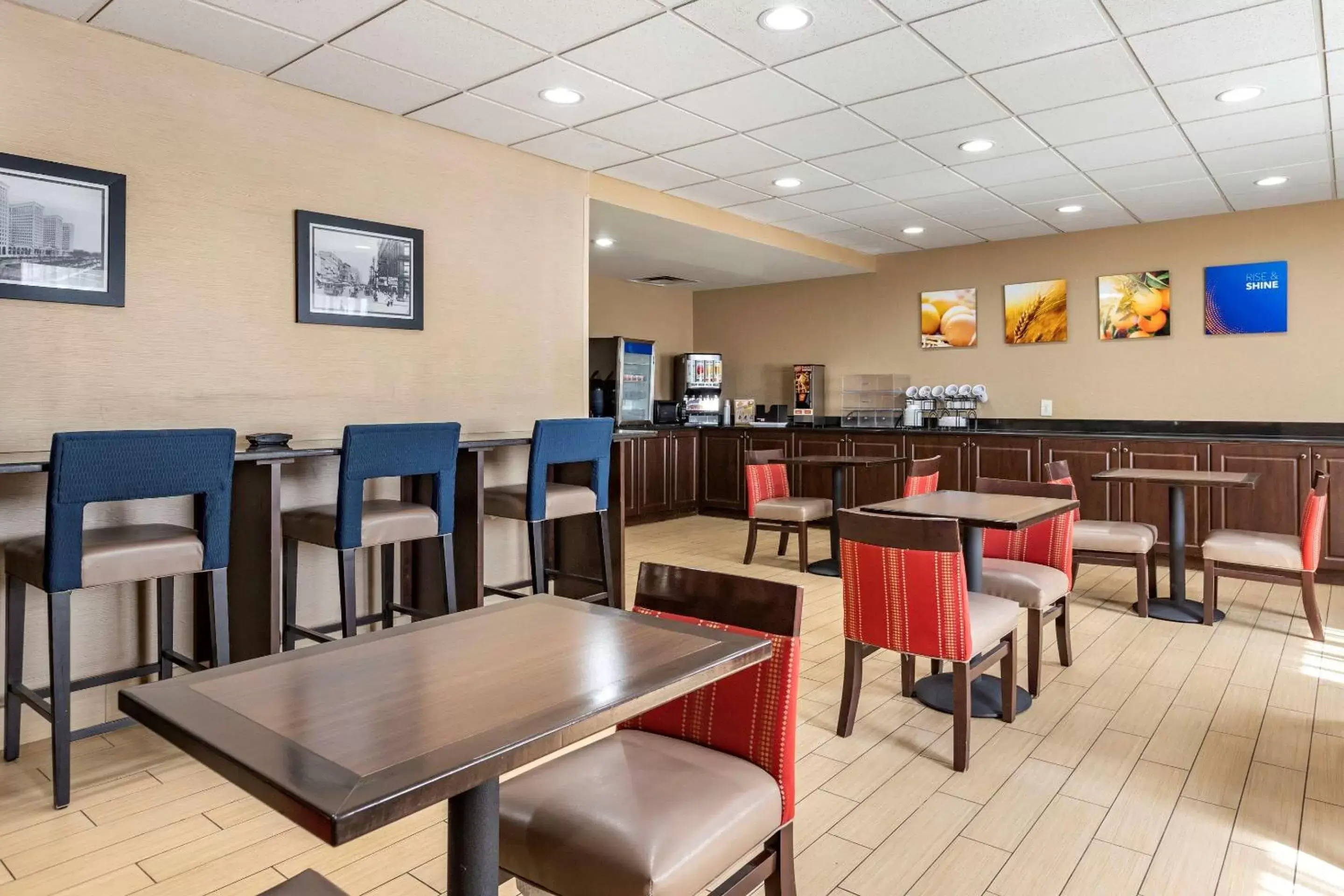 Restaurant/Places to Eat in Comfort Inn Warren