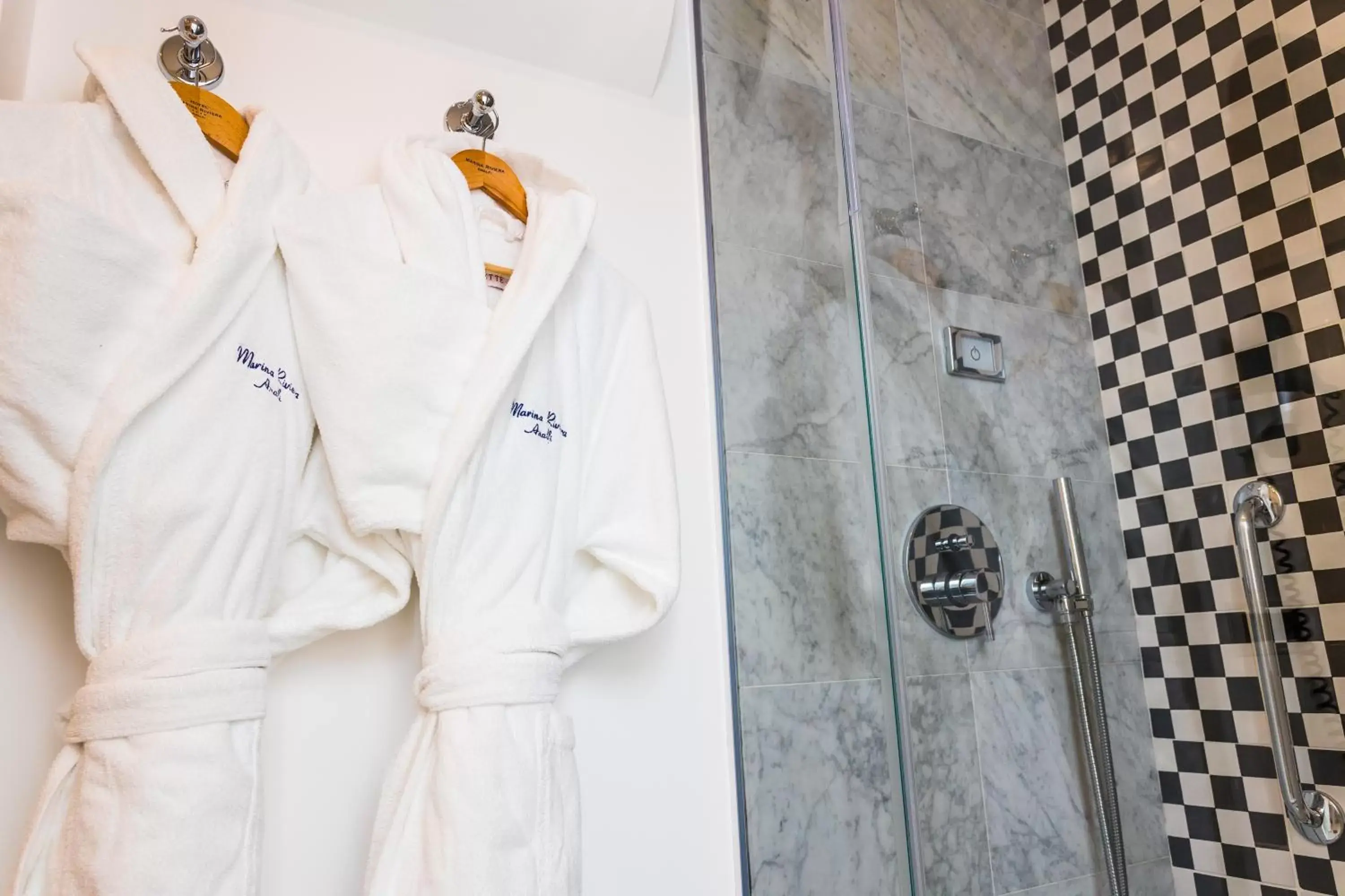 Shower, Bathroom in Hotel Marina Riviera