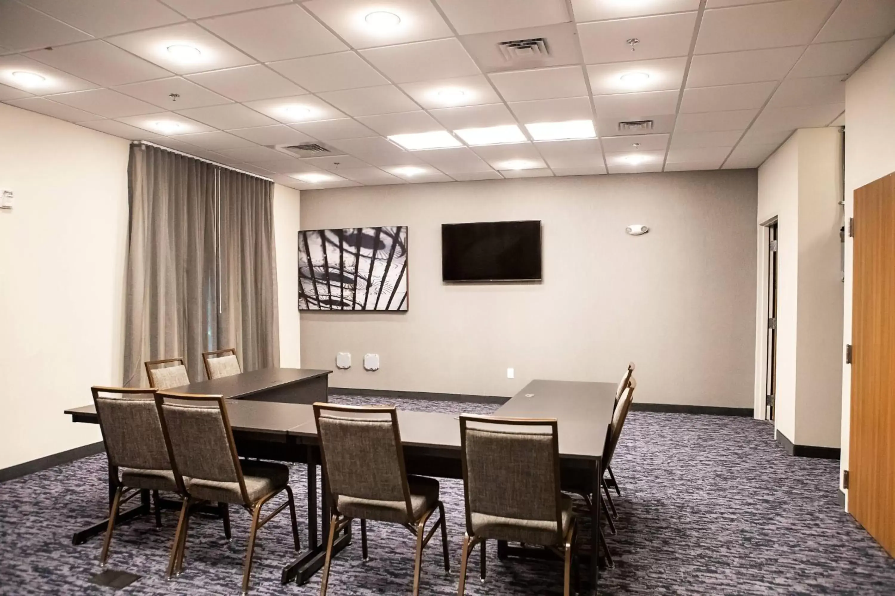 Meeting/conference room, TV/Entertainment Center in Fairfield Inn & Suites by Marriott Richmond Airport