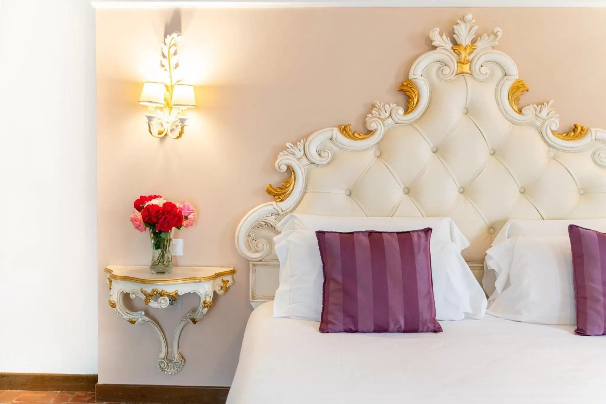 Decorative detail, Bed in Art Hotel Villa Agape