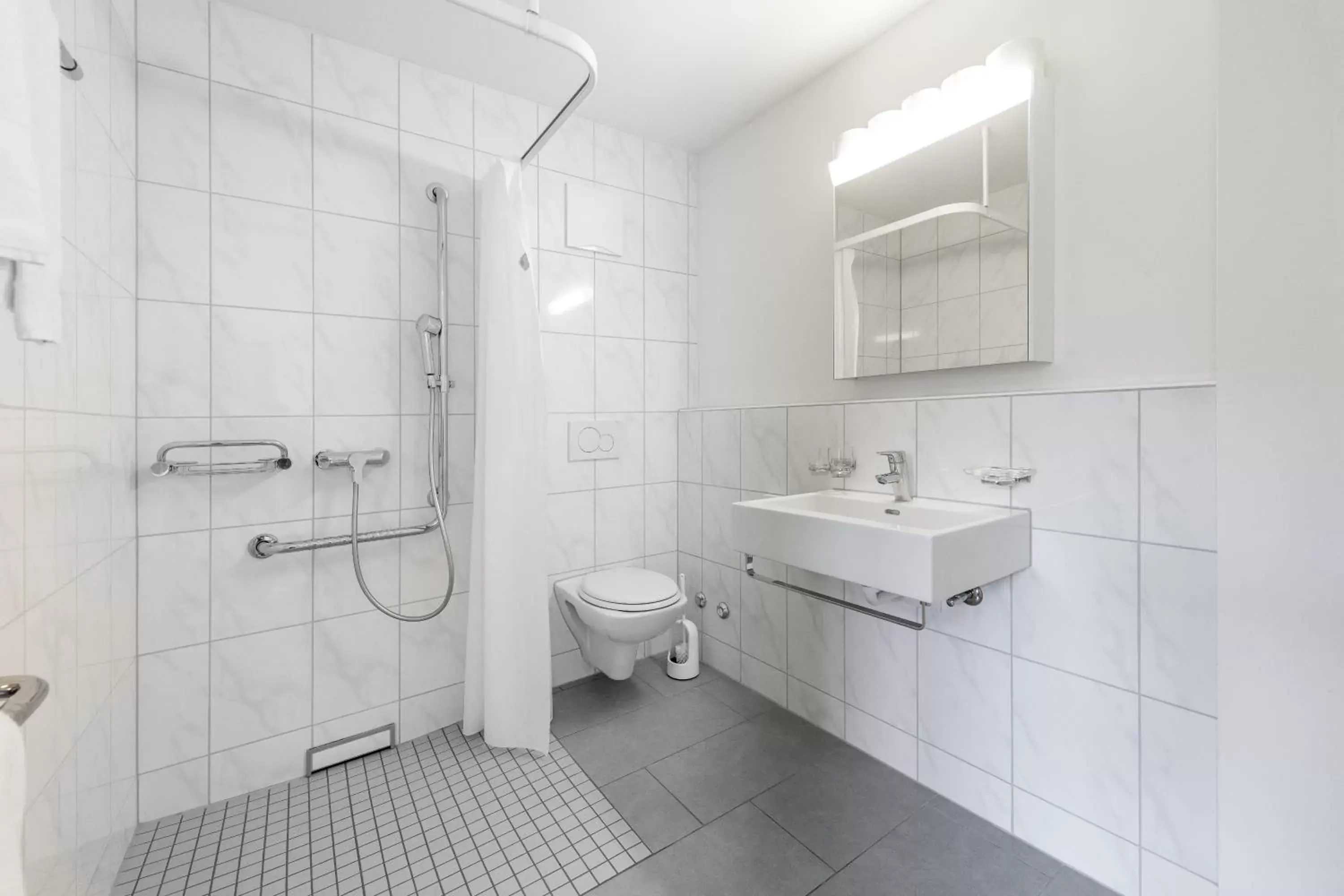 Shower, Bathroom in Union Light - Self Check-In Hotel