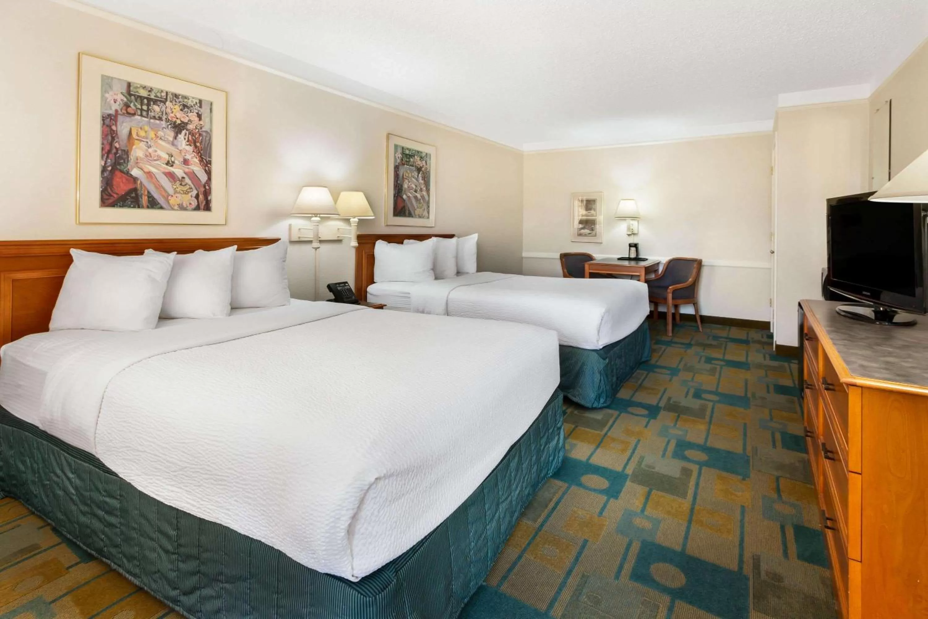 Photo of the whole room, Bed in La Quinta Inn by Wyndham Albuquerque Northeast