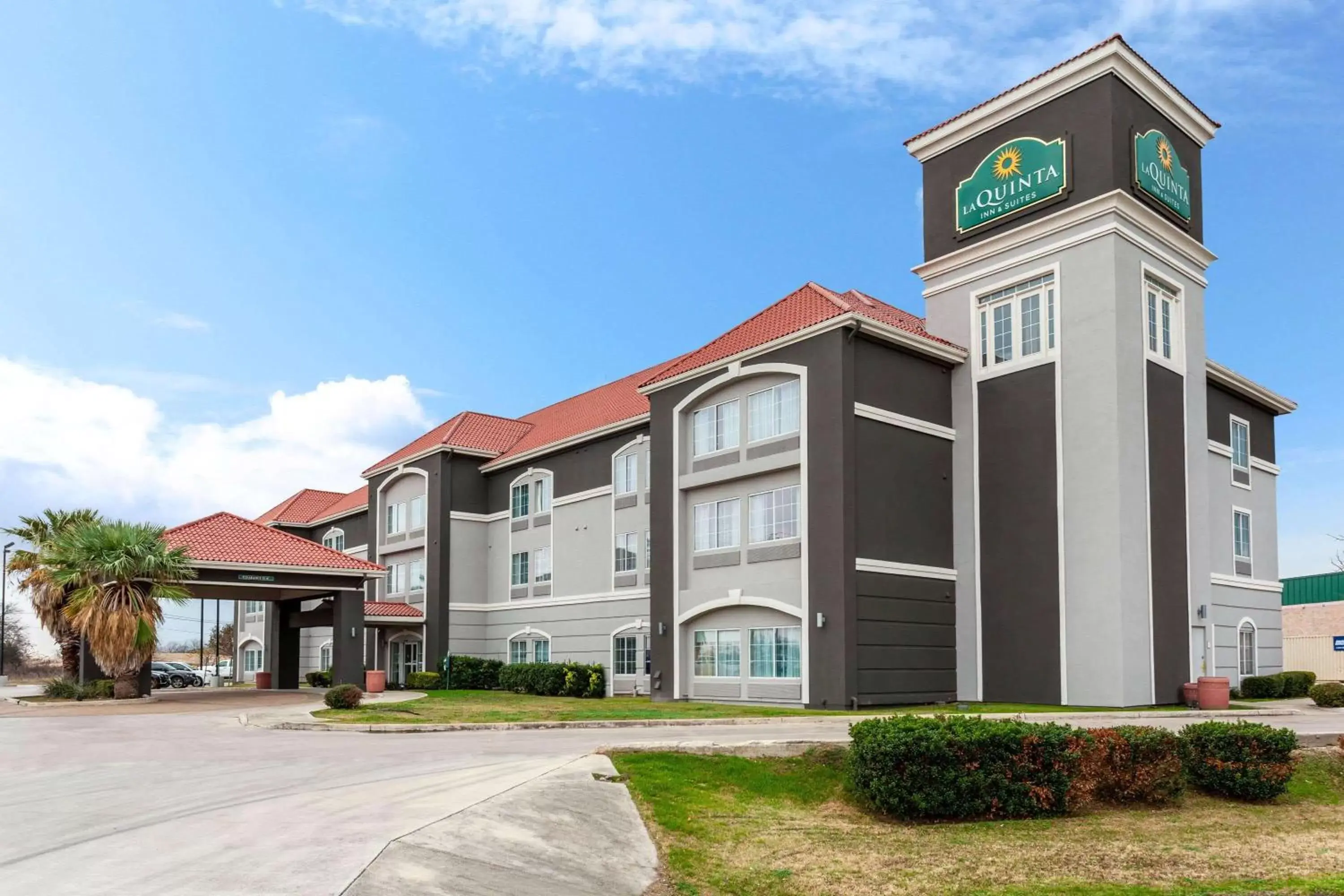 Property building in La Quinta by Wyndham Seguin Property building in La Quinta by Wyndham Seguin