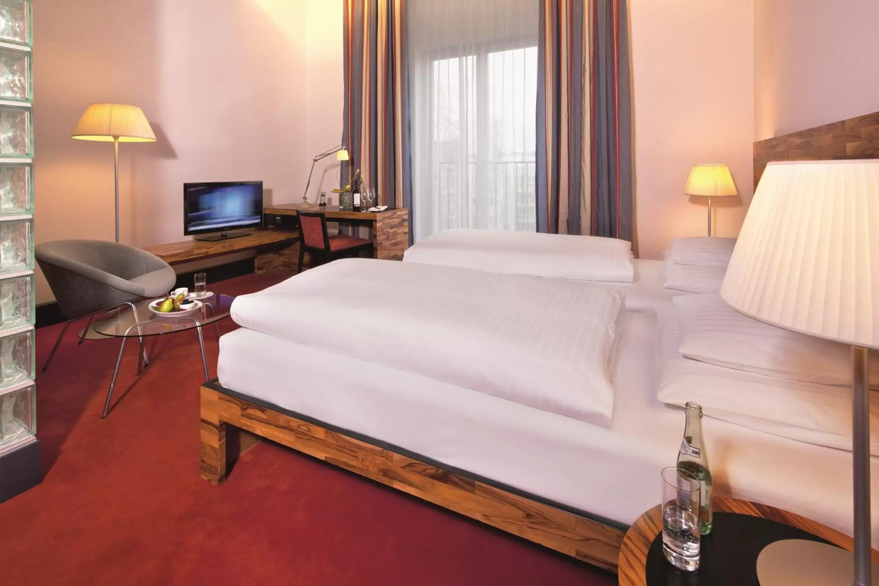 City view, Room Photo in Mövenpick Hotel Berlin Am Potsdamer Platz City view, Room Photo in Mövenpick Hotel Berlin Am Potsdamer Platz