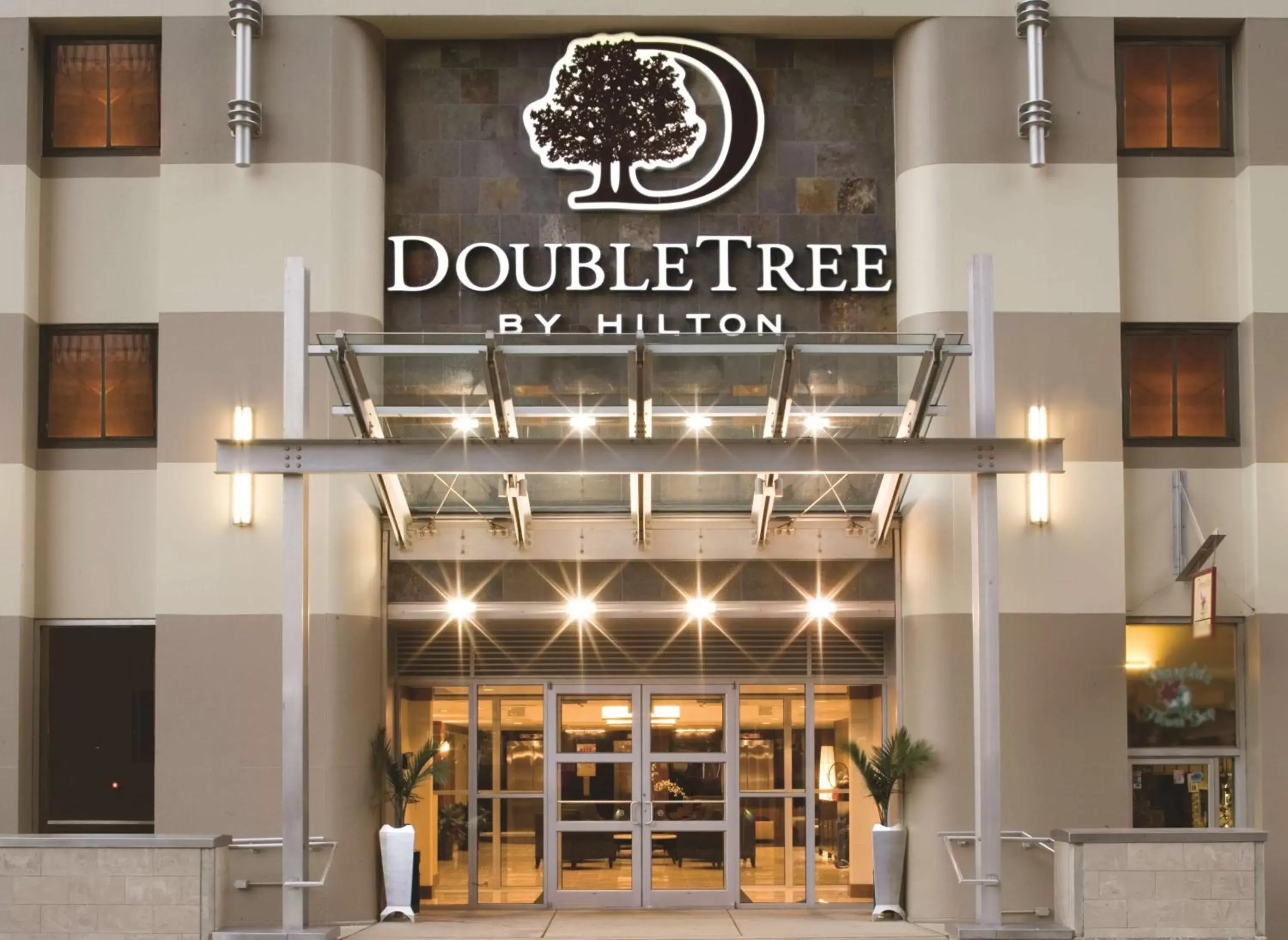 Property building in DoubleTree by Hilton Hotel & Suites Pittsburgh Downtown