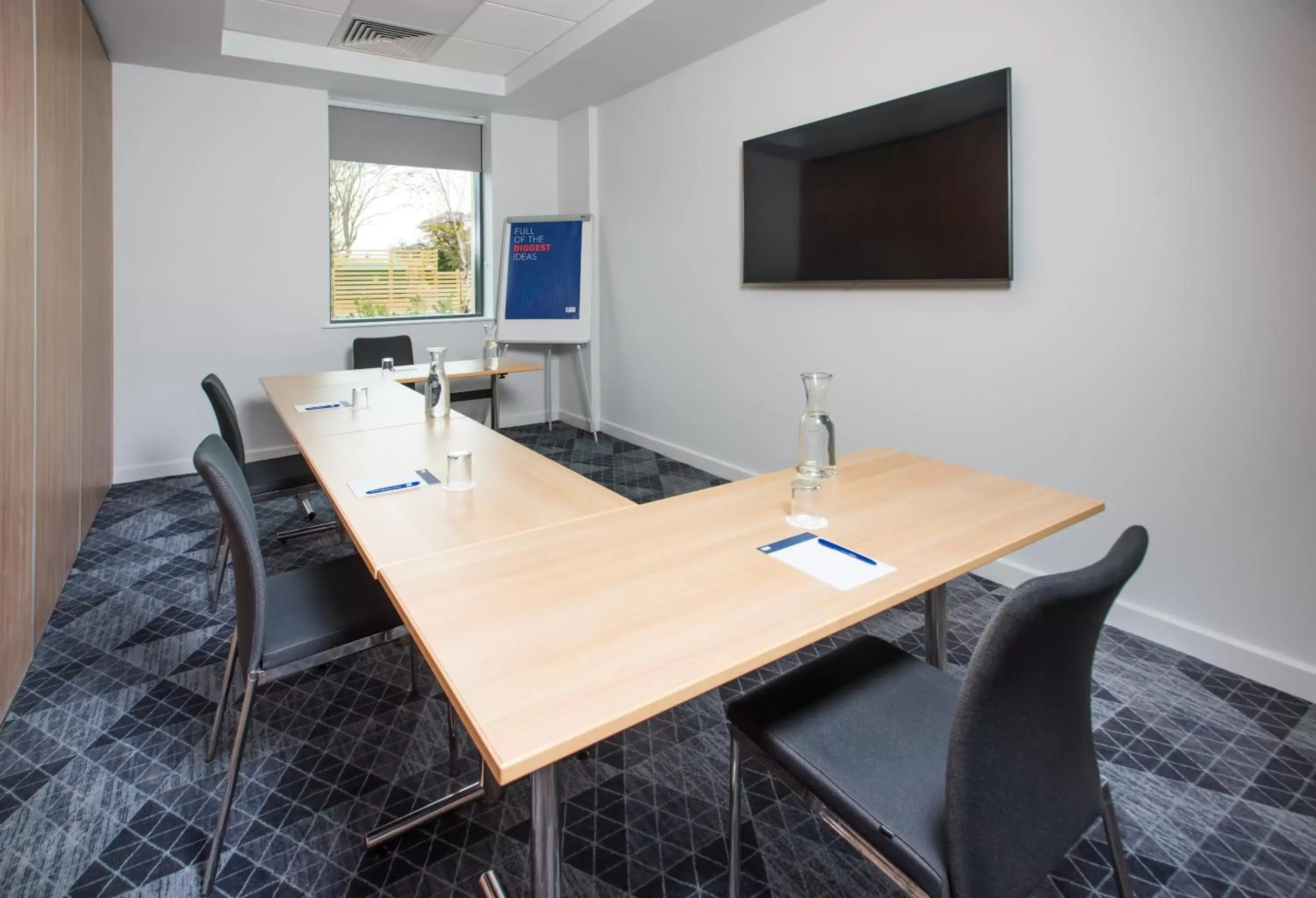 Meeting/conference room in Holiday Inn Express - Bicester, an IHG Hotel
