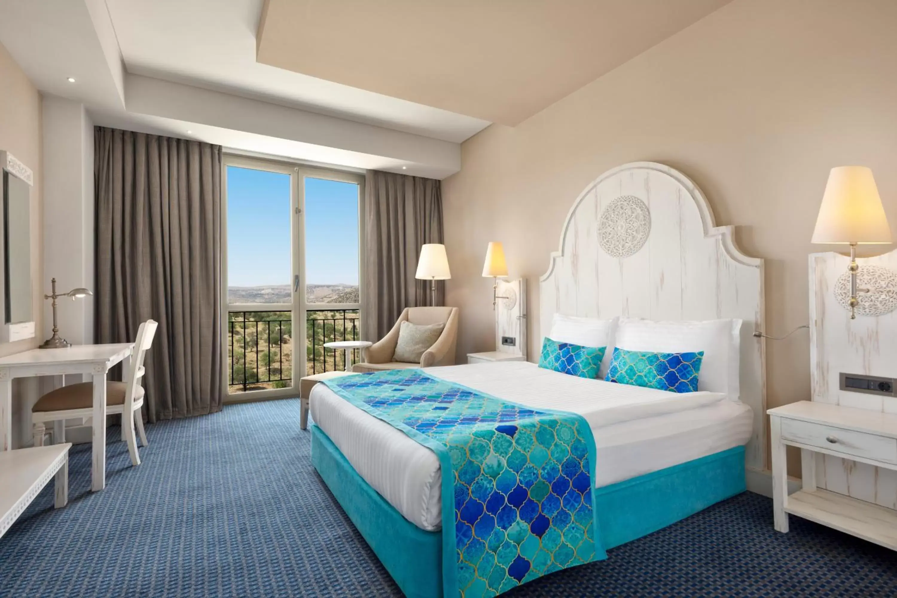 Bed in Ramada Plaza by Wyndham Mardin