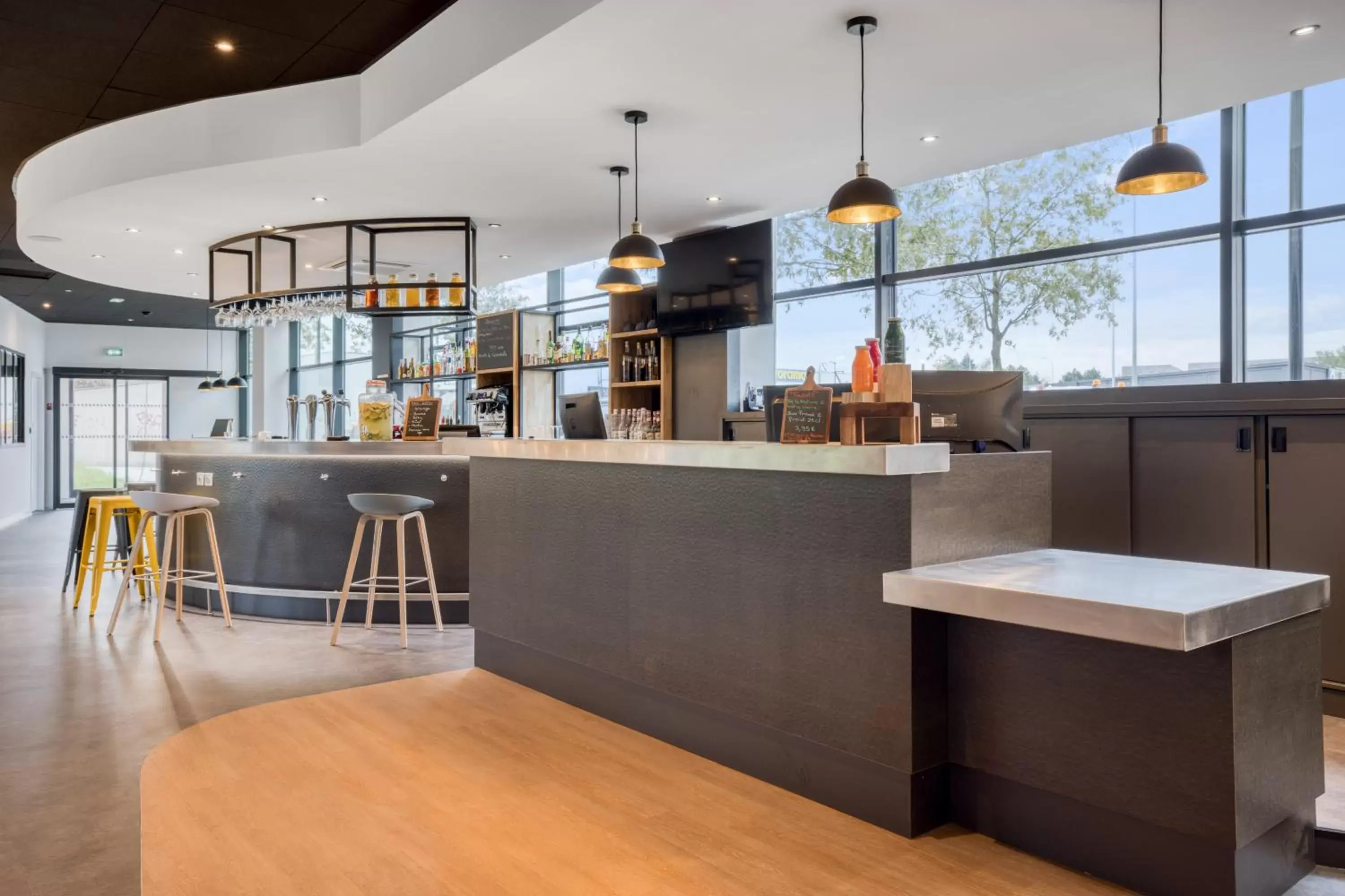 Lobby or reception in Campanile Rennes Sud - Saint Jacques Lobby or reception in Campanile Rennes Sud - Saint Jacques