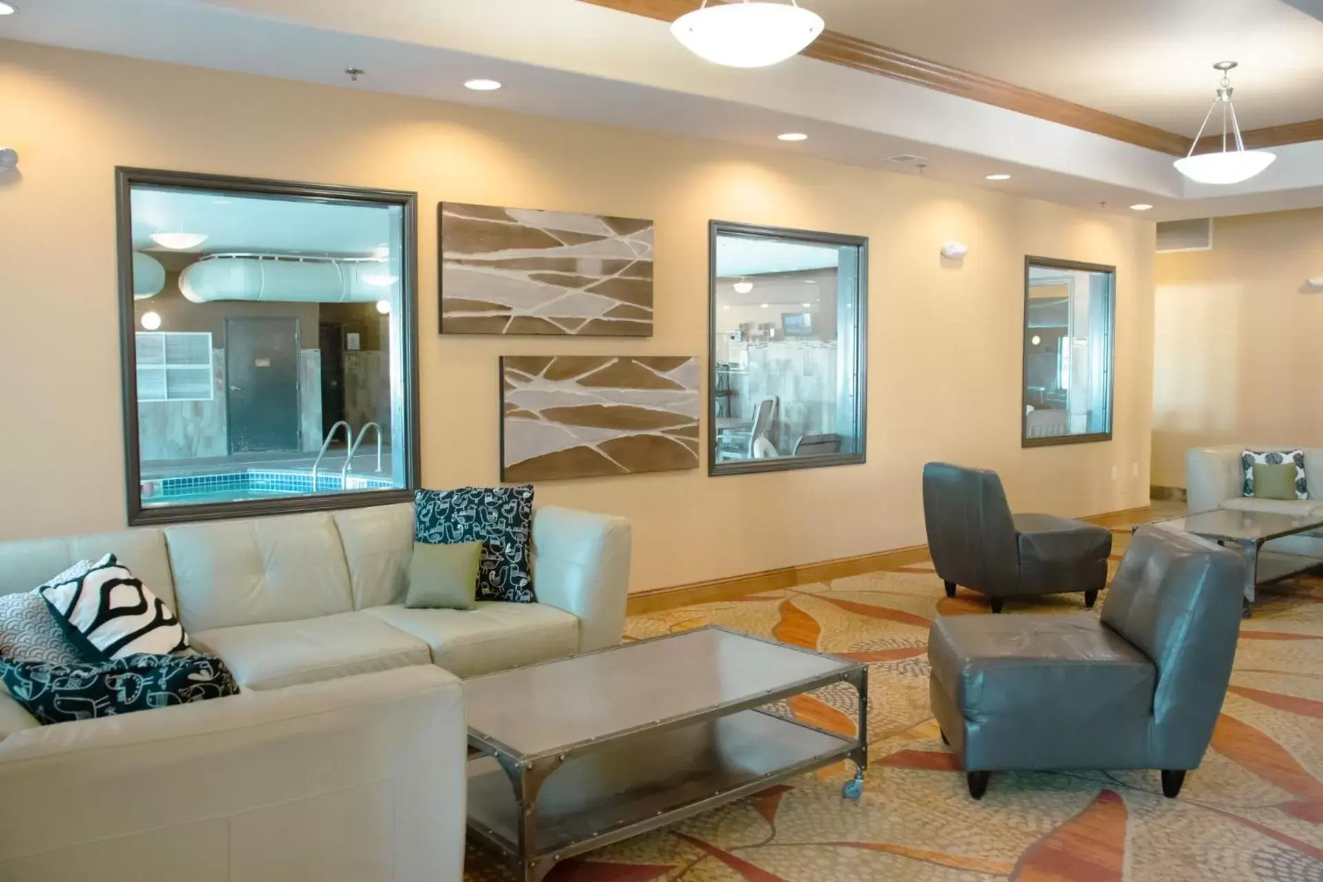 Seating area, Lobby/Reception in Expressway Suites of Grand Forks