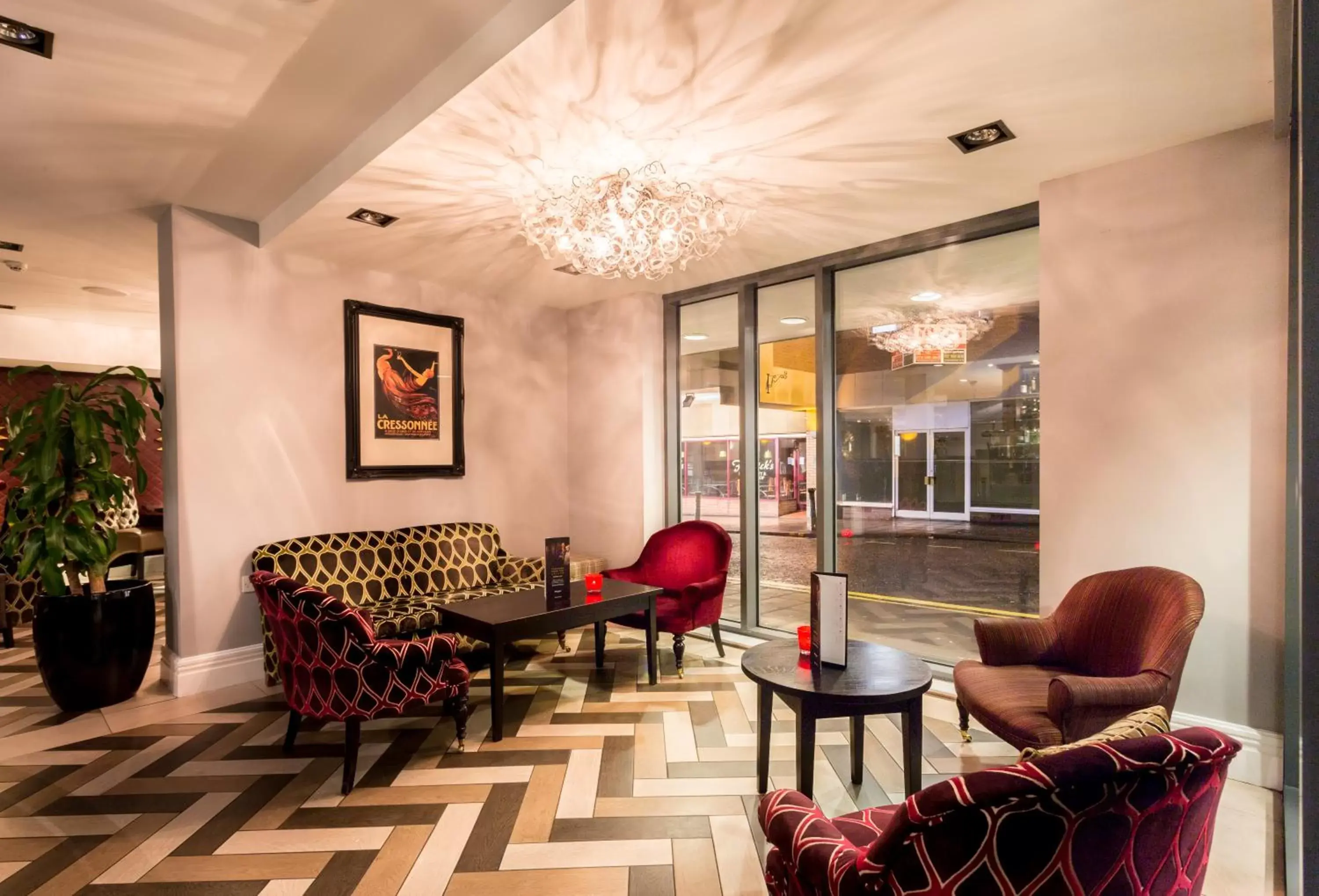 Lounge or bar, Seating Area in Mercure Darlington King's Hotel
