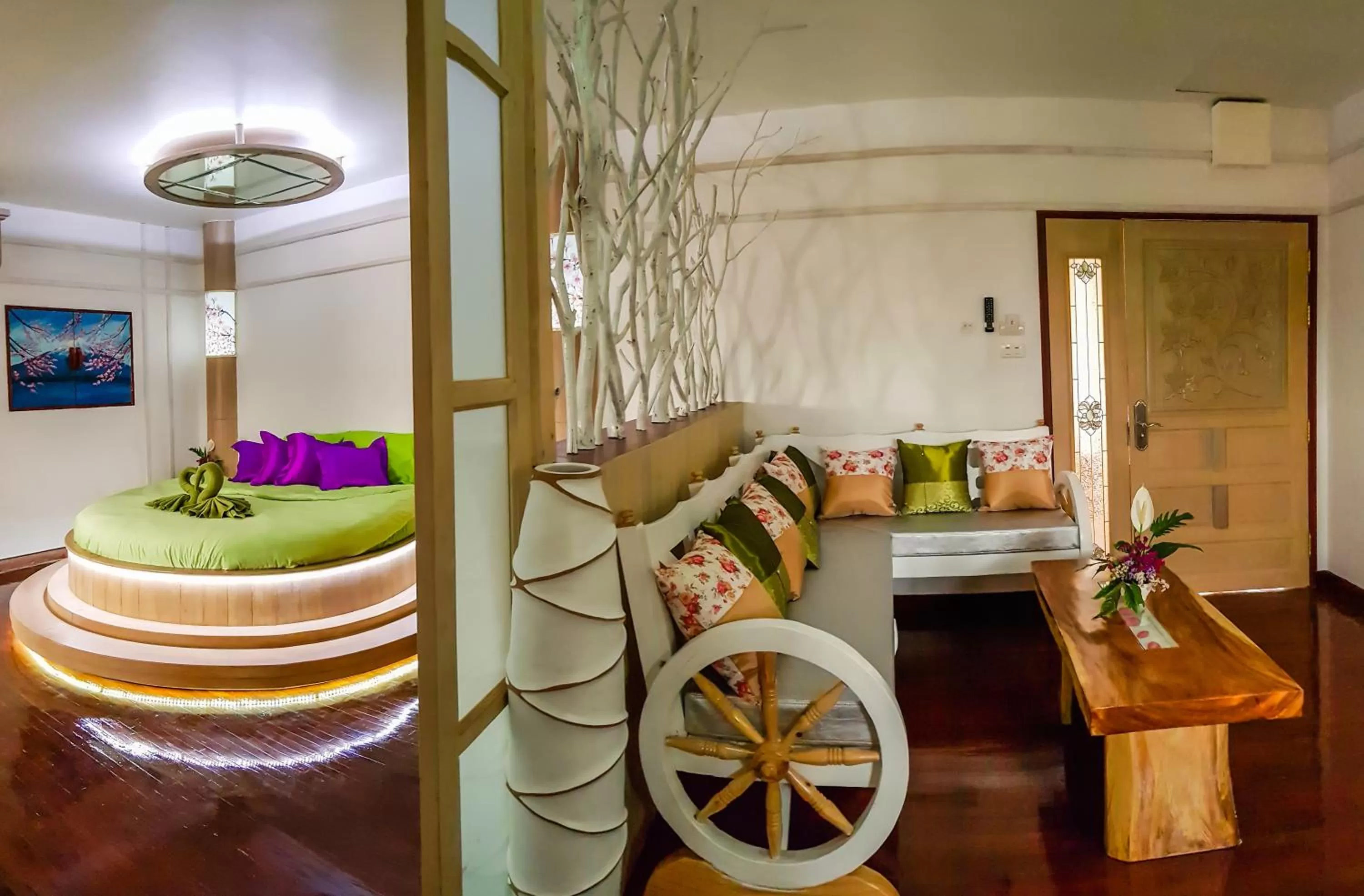 Photo of the whole room in Olivier Boutique