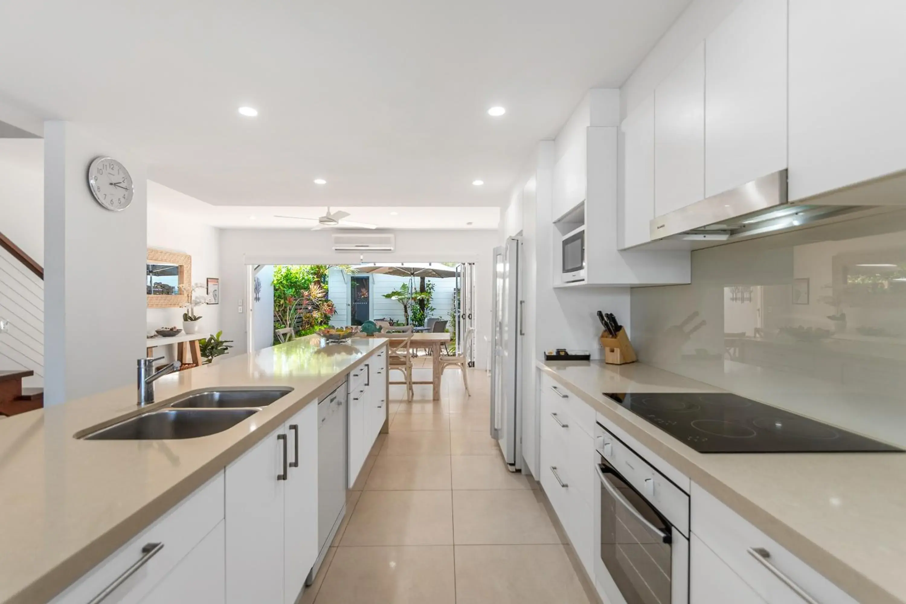 Kitchen/Kitchenette in Noosa Entrance Waterfront Resort