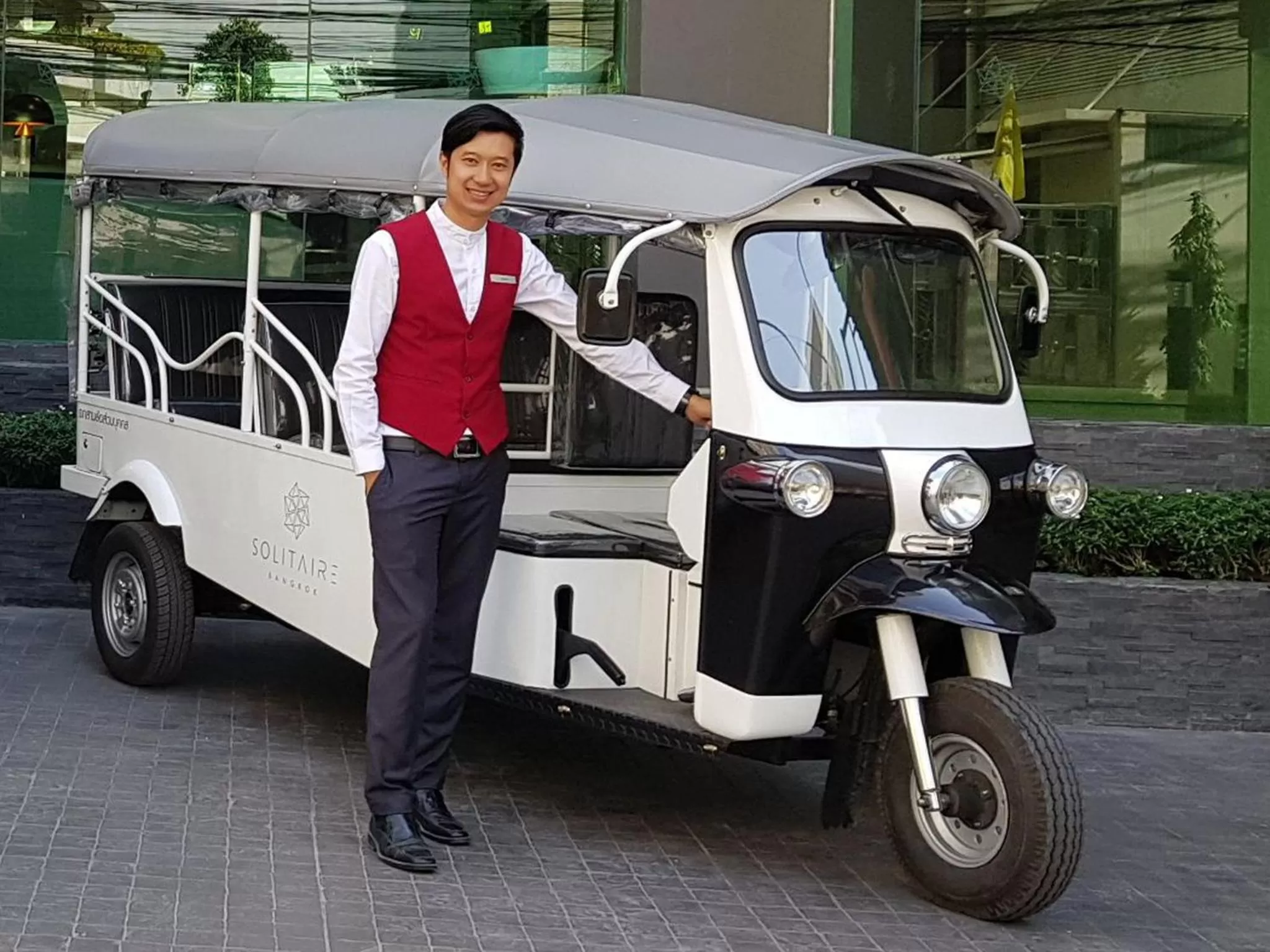 Staff in Solitaire Bangkok Sukhumvit 11