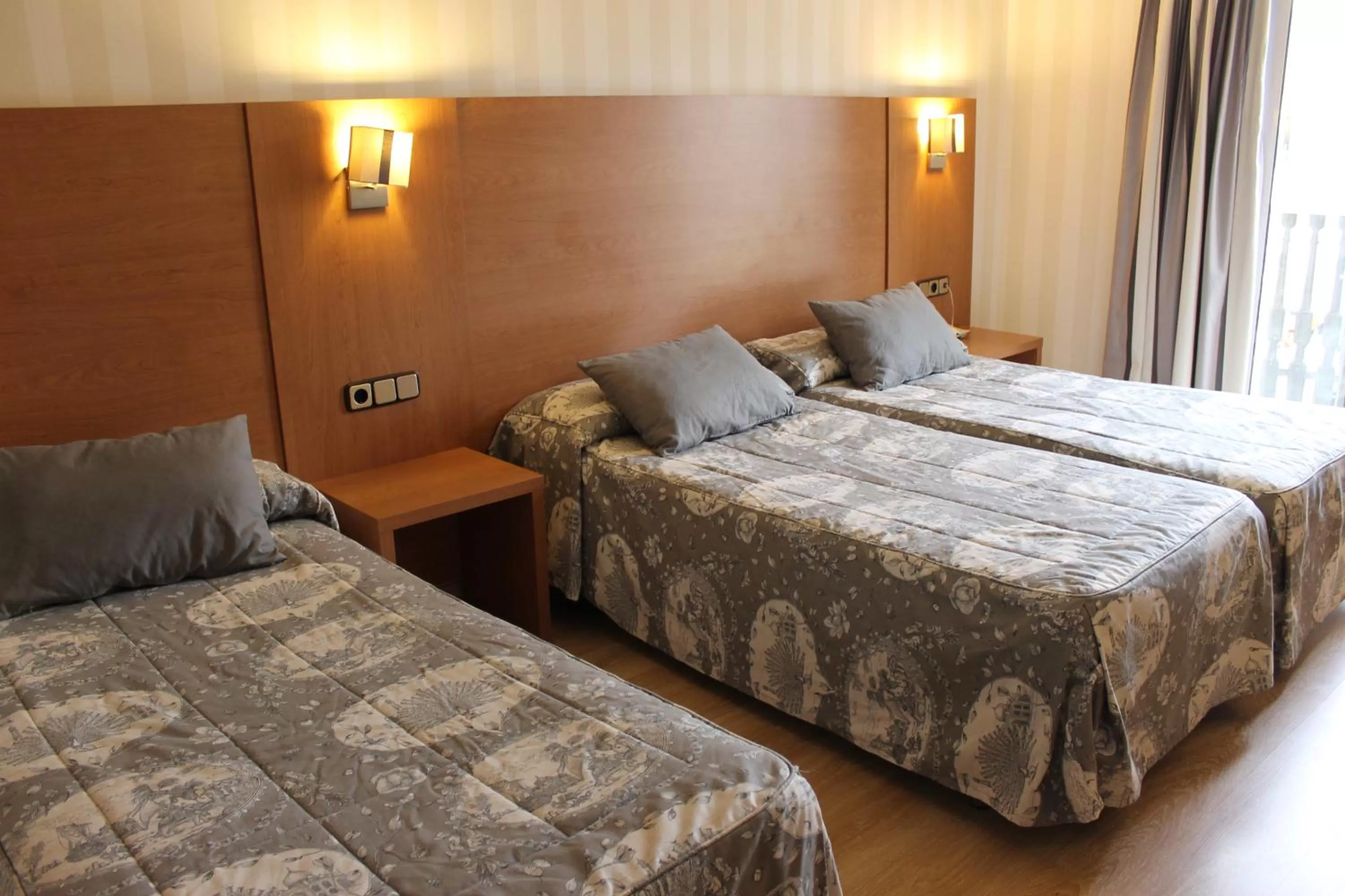 Bedroom, Bed in Ramblas Hotel