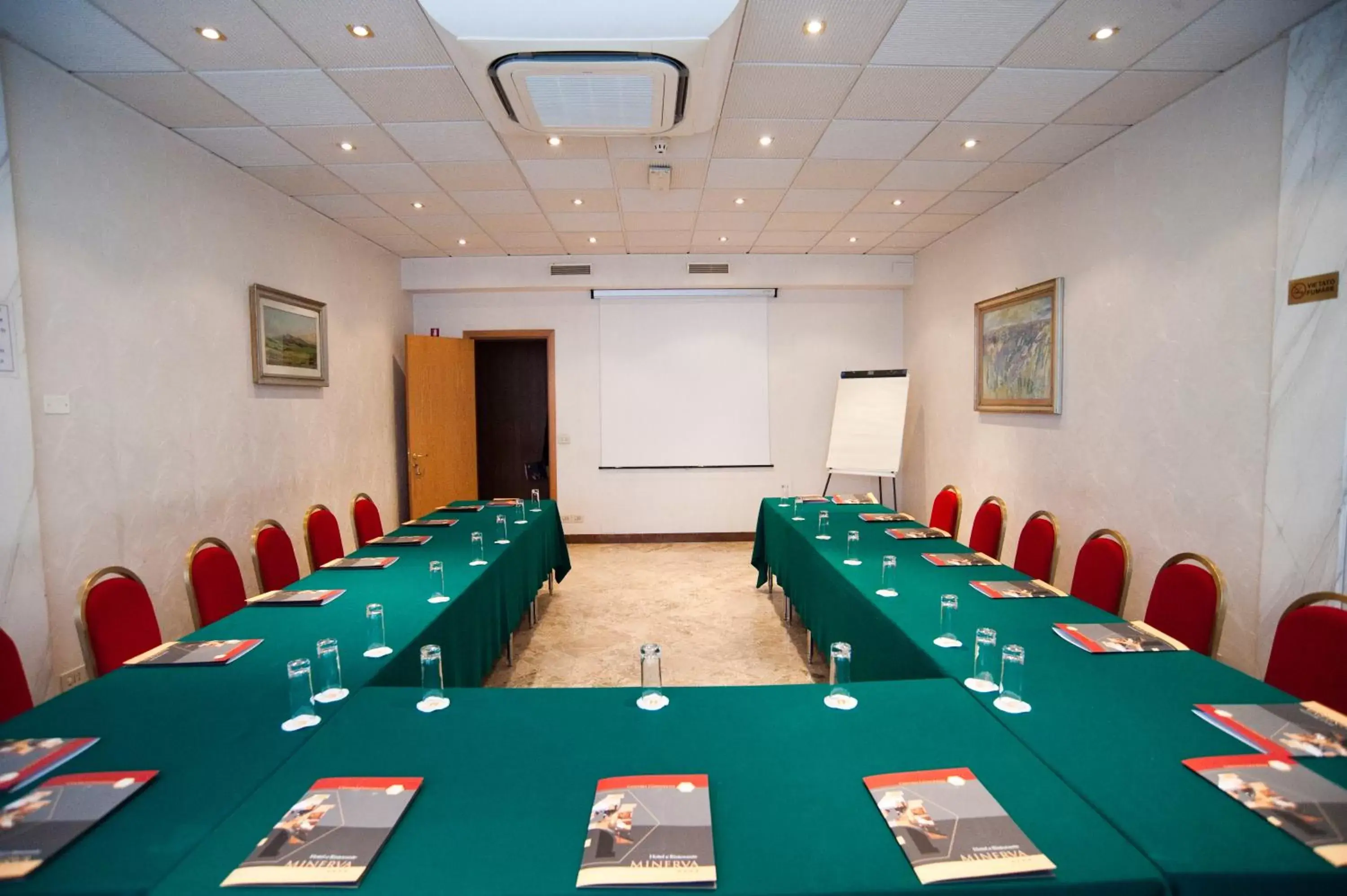 Business facilities in Hotel Minerva