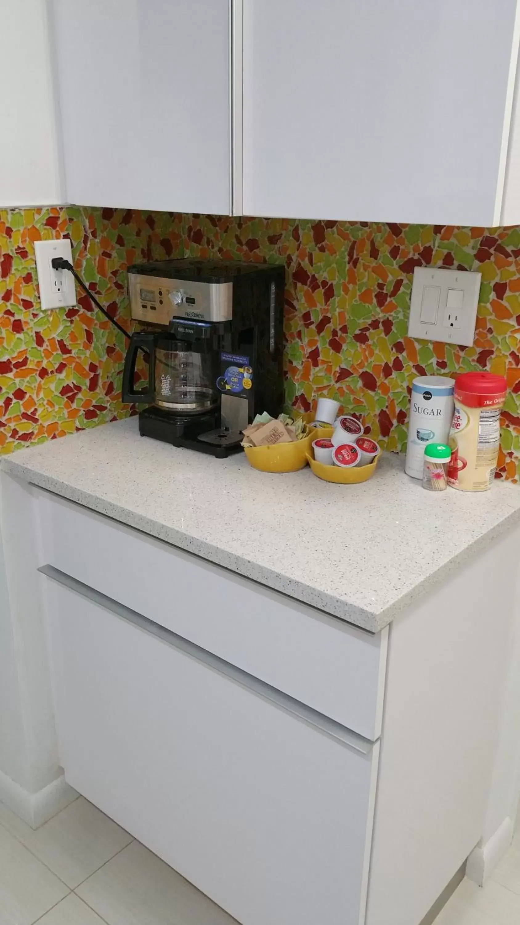 Coffee/tea facilities, Kitchen/Kitchenette in Downtown Hollywood Boutique Hotel