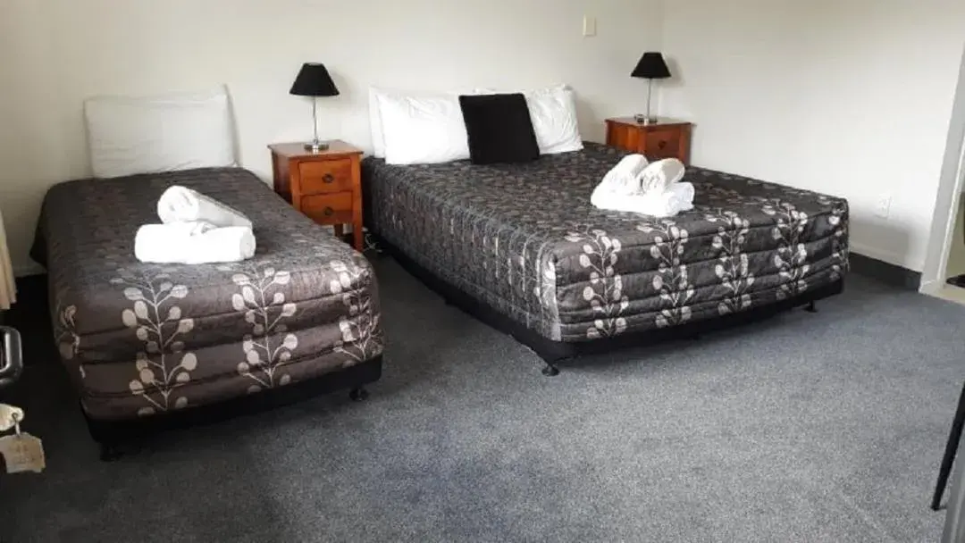 Bed in All Seasons Holiday Park Hotel