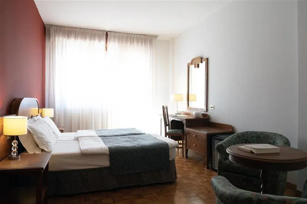 Double or Twin Room with Partial Lake View in Hotel Du Lac - Relax Attitude Hotel Double or Twin Room with Partial Lake View in Hotel Du Lac - Relax Attitude Hotel