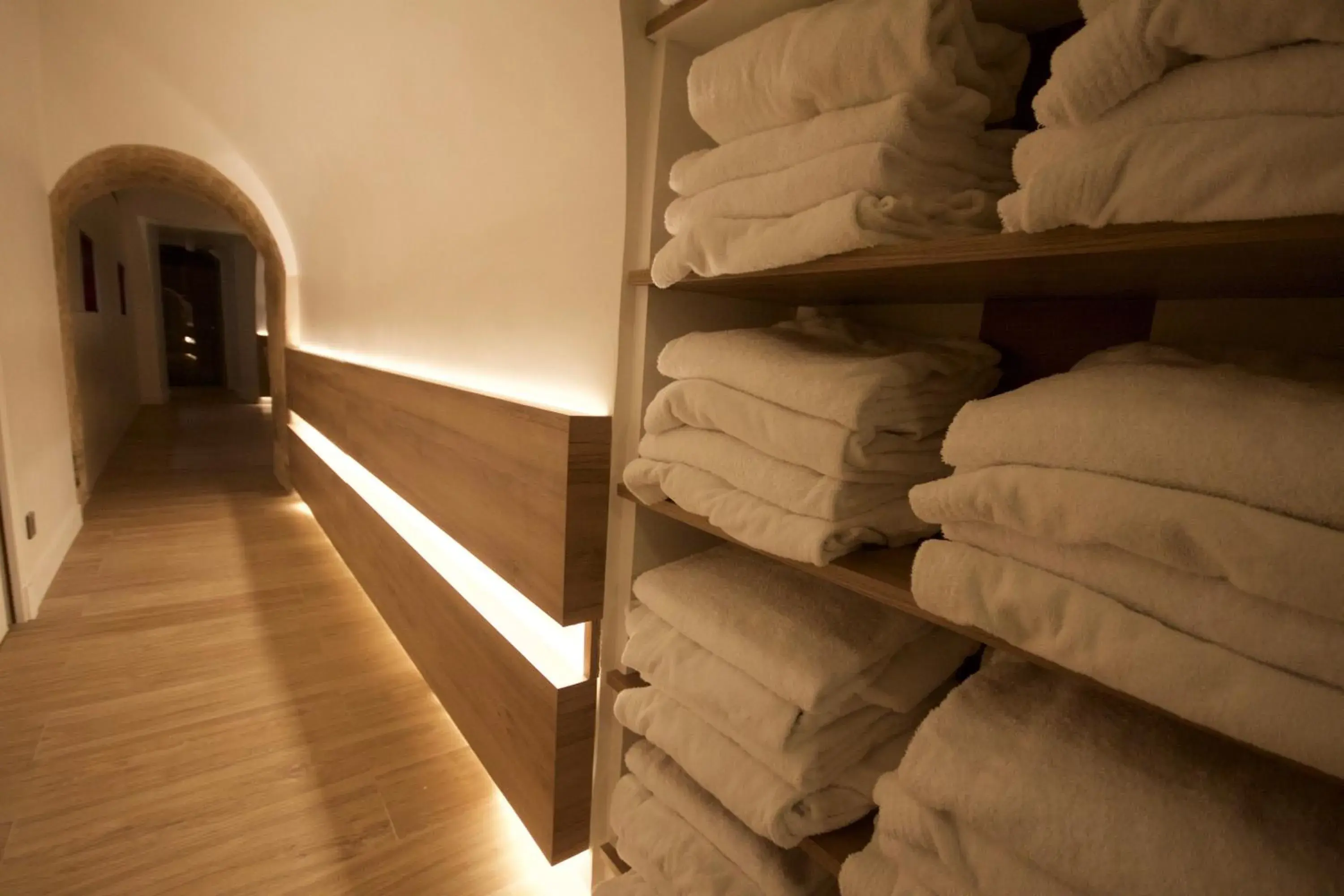 Spa and wellness centre/facilities, Bed in Hôtel Brésil Opéra SPA Spa and wellness centre/facilities, Bed in Hôtel Brésil Opéra SPA