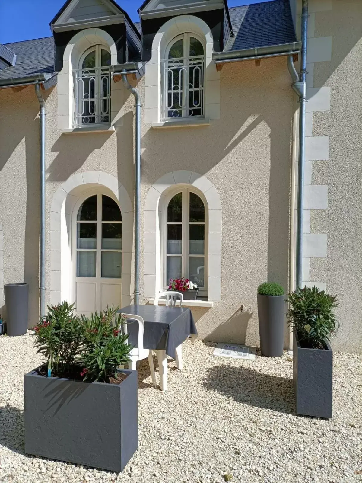 Patio, Property Building in VILLA ESPERANZA Chambre 2 proche Zoo de Beauval et Châteaux de La Loire