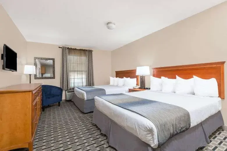 Bedroom, Bed in Days Inn & Suites by Wyndham Sellersburg