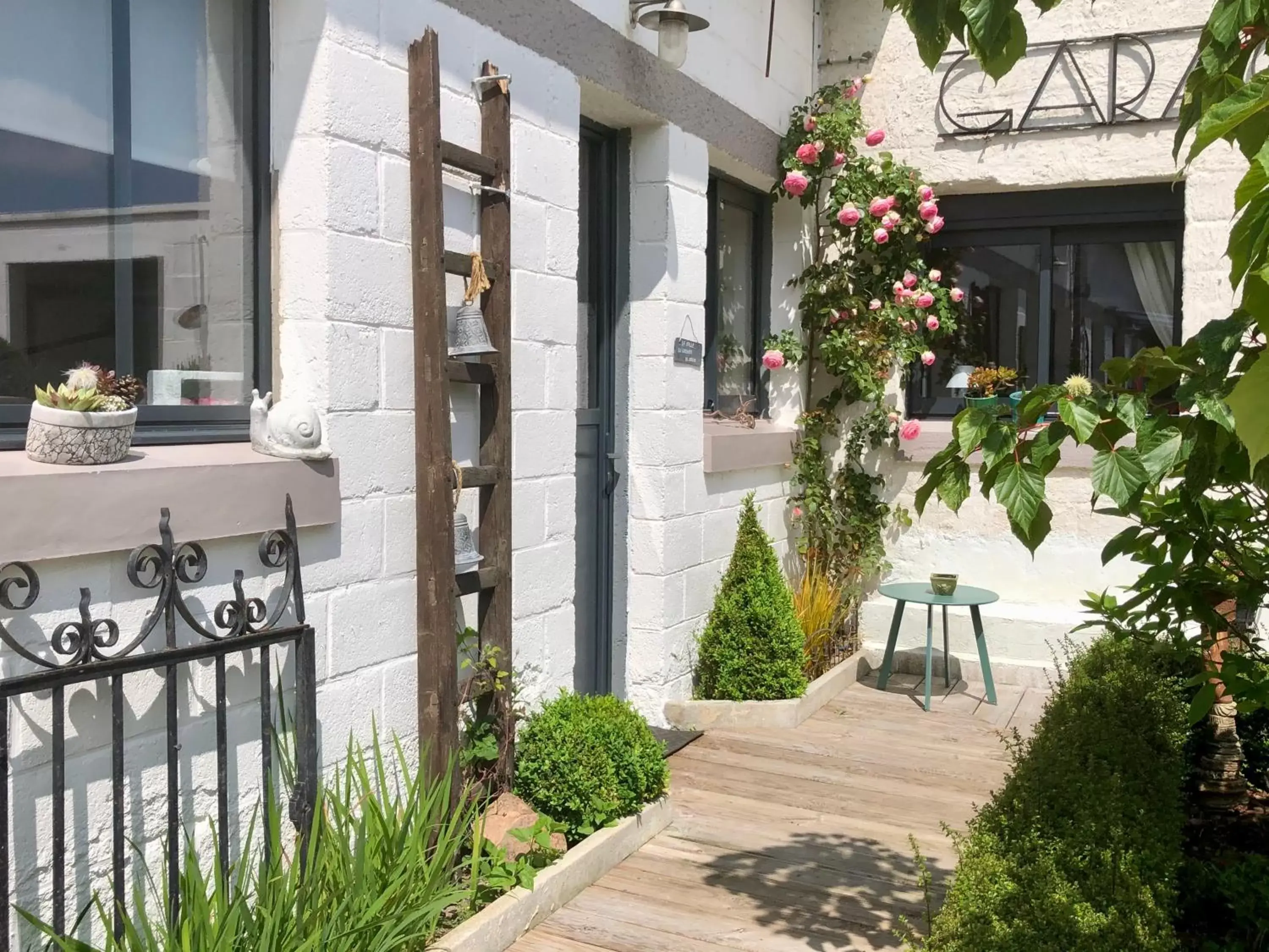 Patio in Le grenier du jardin