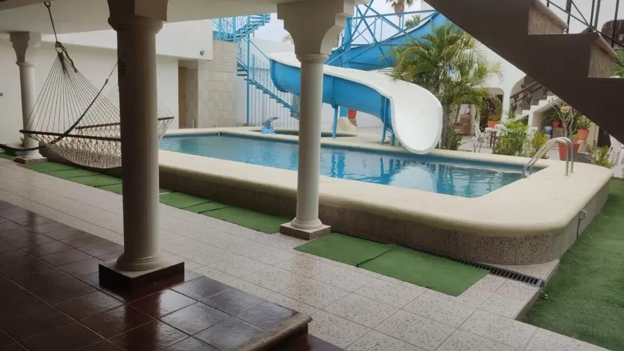 Swimming Pool in Mansion Serrano Hotel