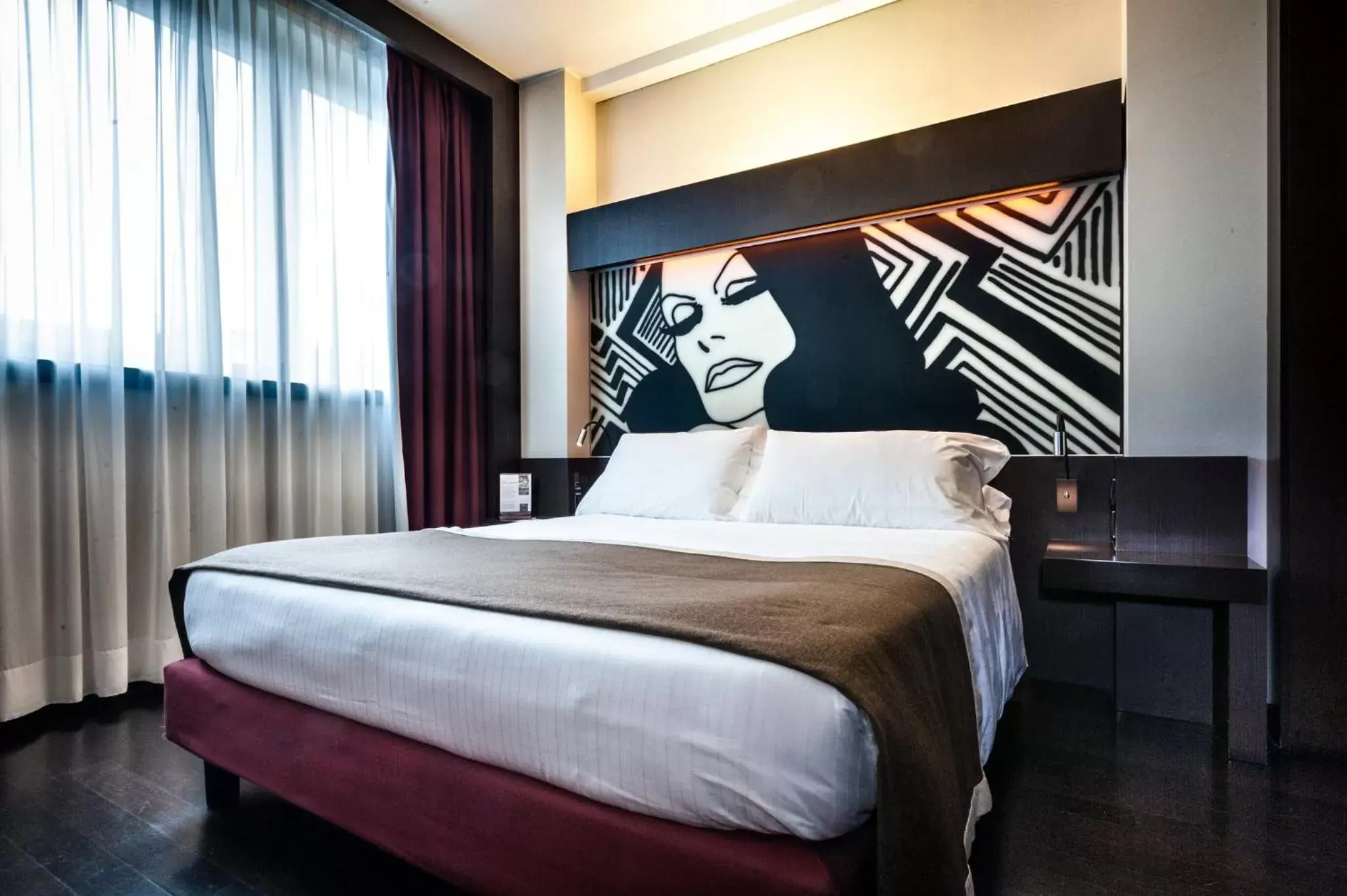 Photo of the whole room, Bed in Crowne Plaza Milan City, an IHG Hotel