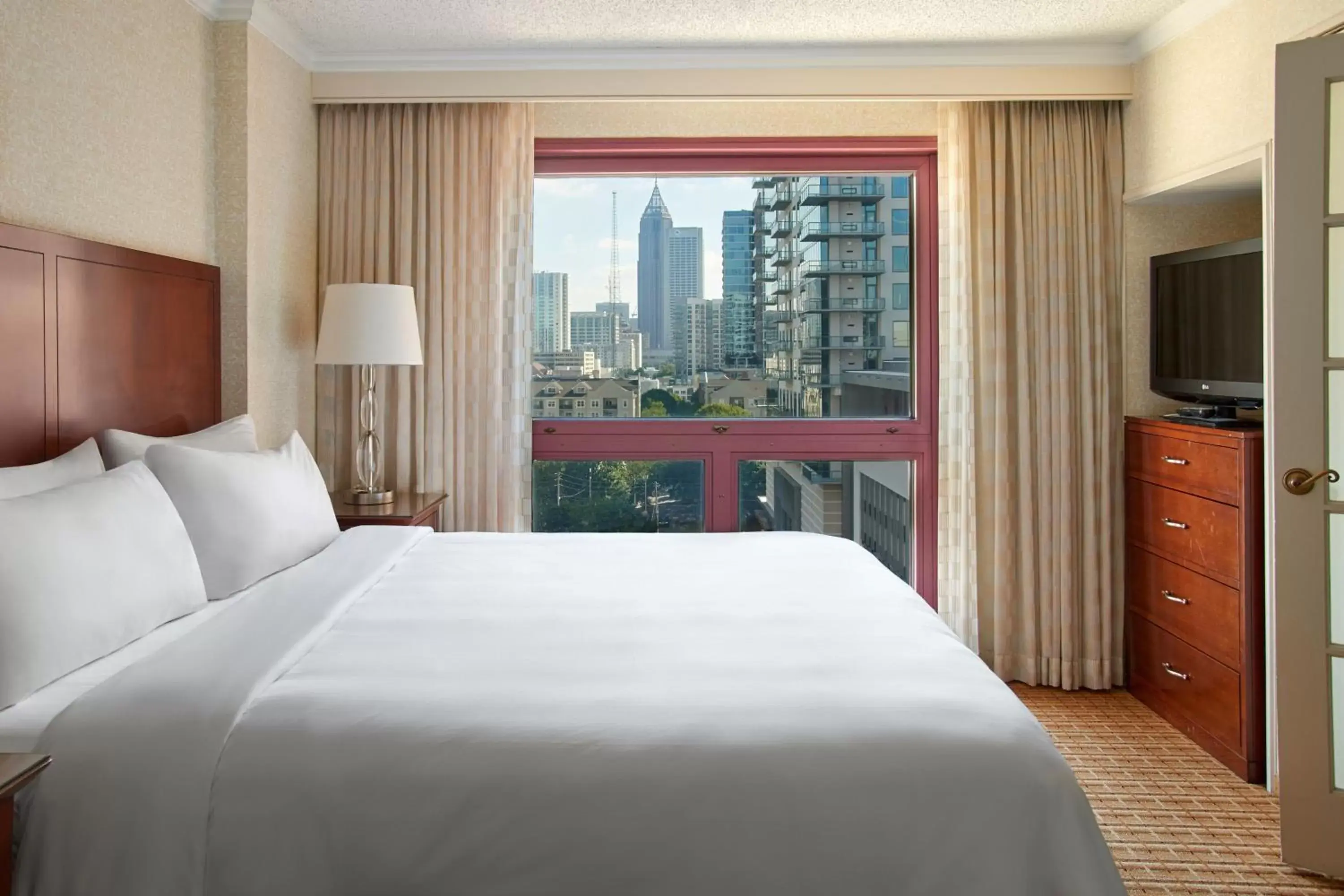 Bedroom in Atlanta Marriott Suites Midtown