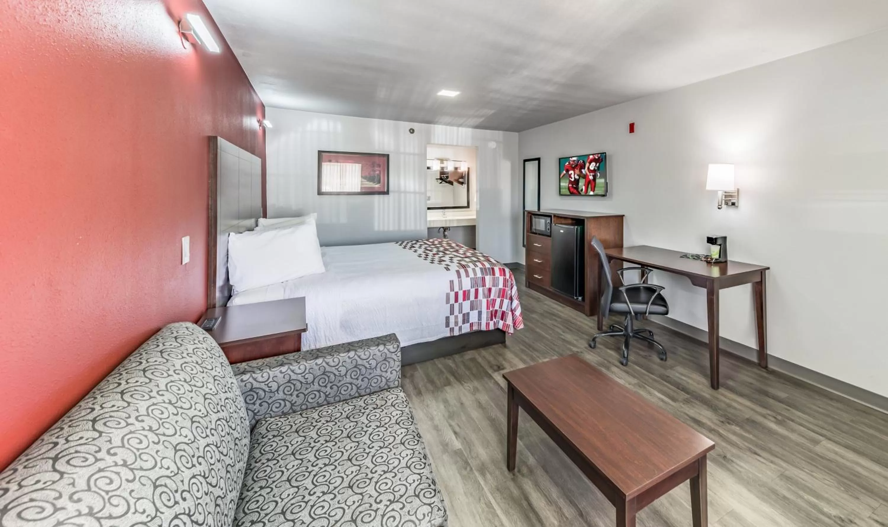 Bedroom in Red Roof Inn Dallas - Mesquite Fair Park NE