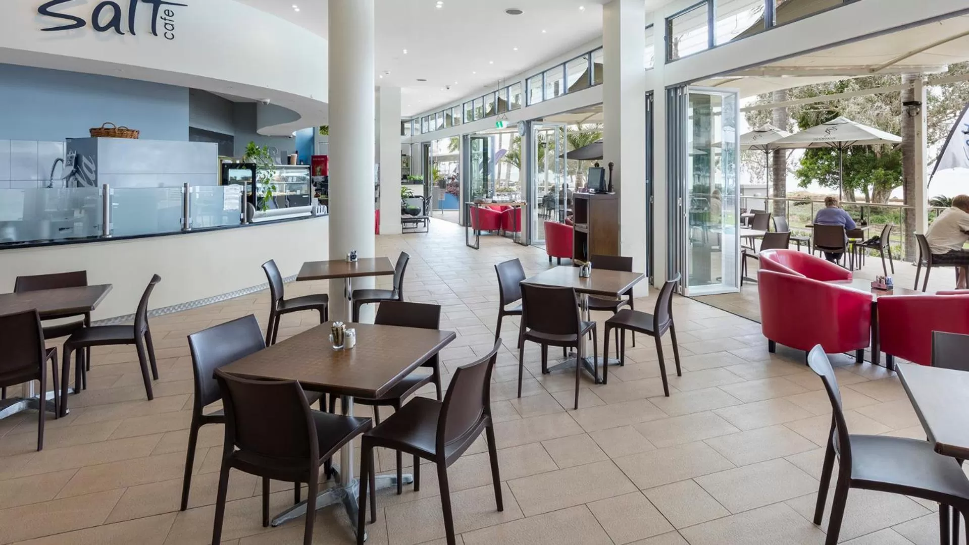 Restaurant/places to eat in Oaks Hervey Bay Resort and Spa