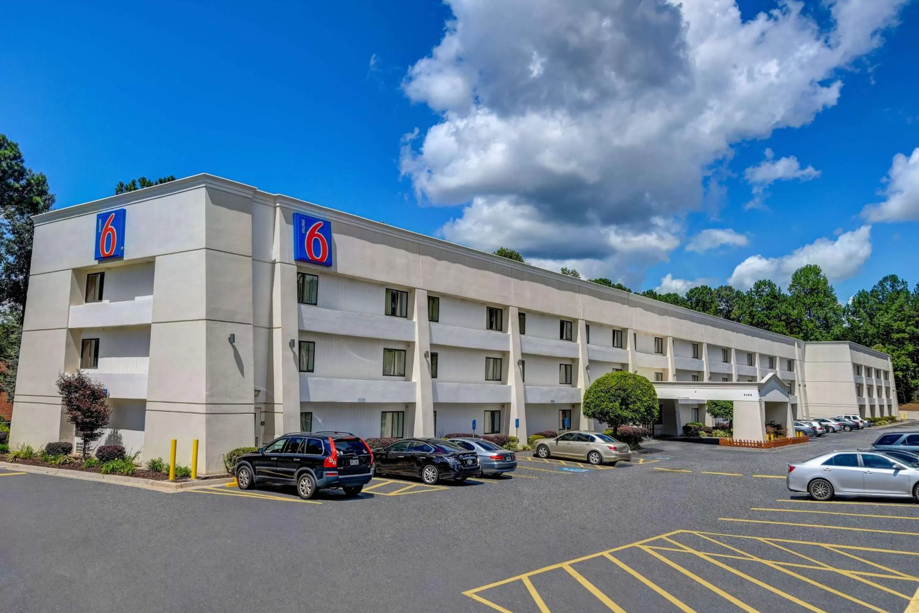 Property building in Motel 6-Norcross, GA