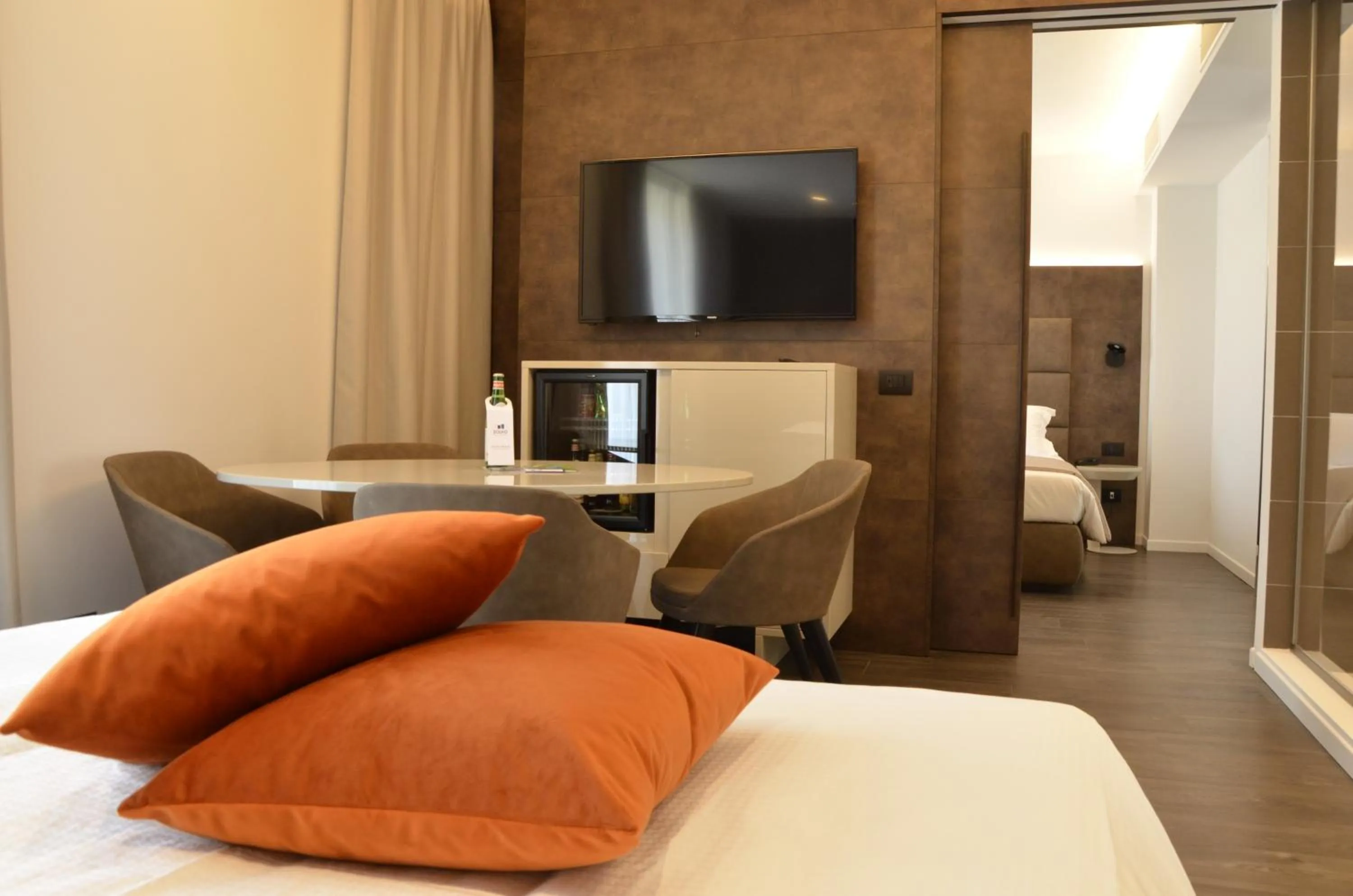 Photo of the whole room, Bed in Solho Hotel