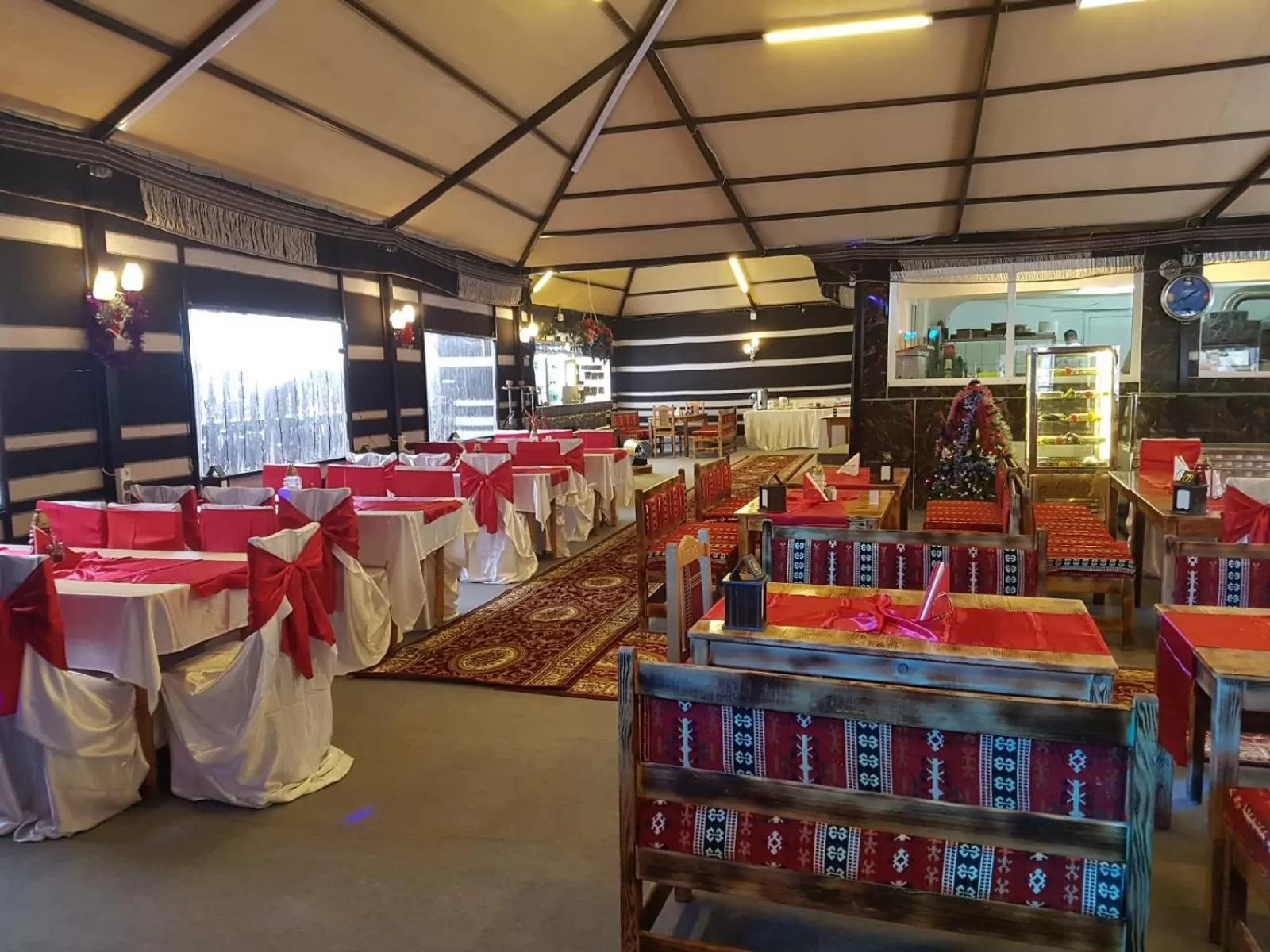 Restaurant/places to eat in Hotel Green Palace