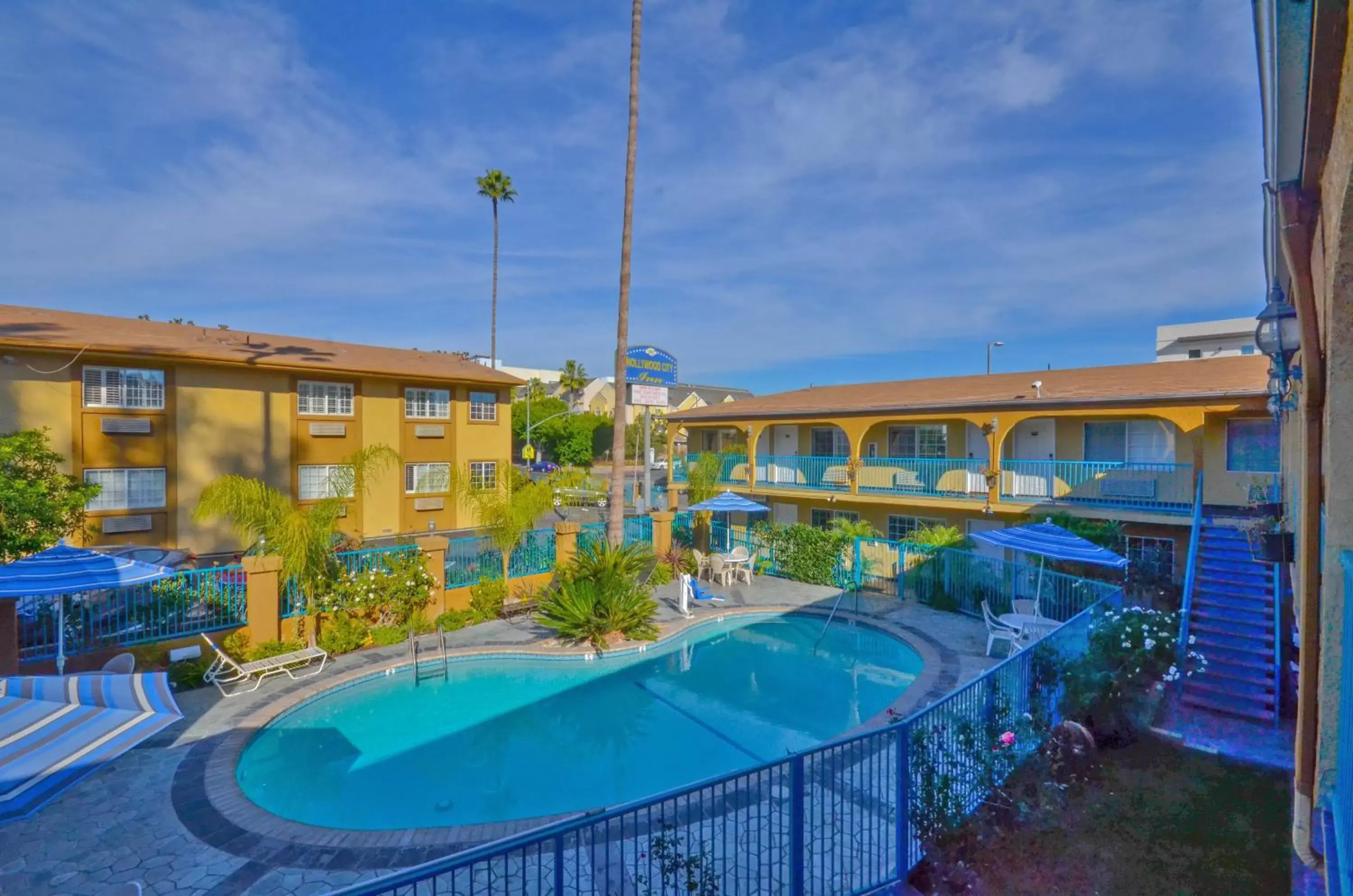 Swimming pool, Pool View in Hollywood City Inn