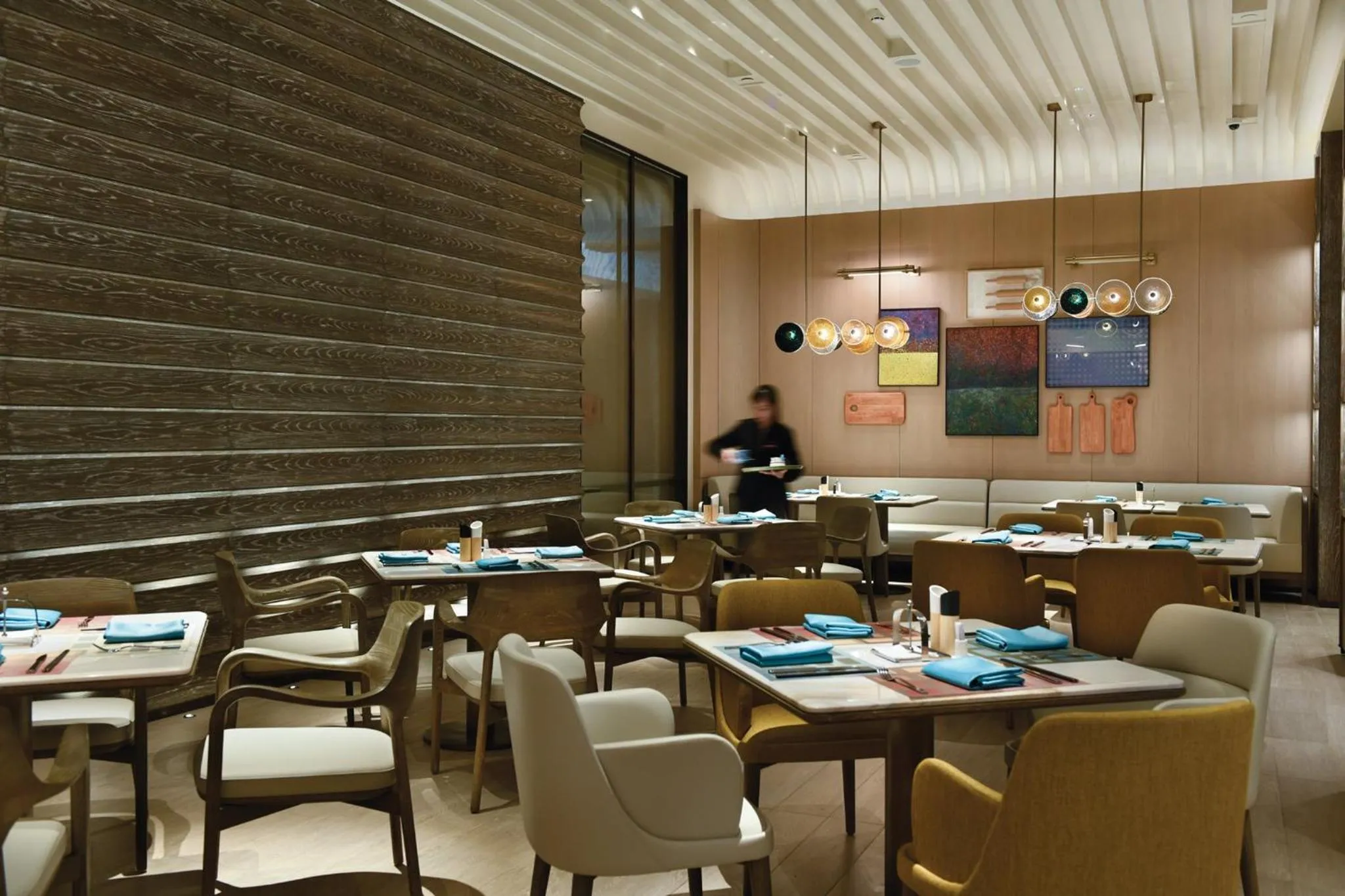 Restaurant/places to eat in Crowne Plaza Wuhan Optics Valley by IHG