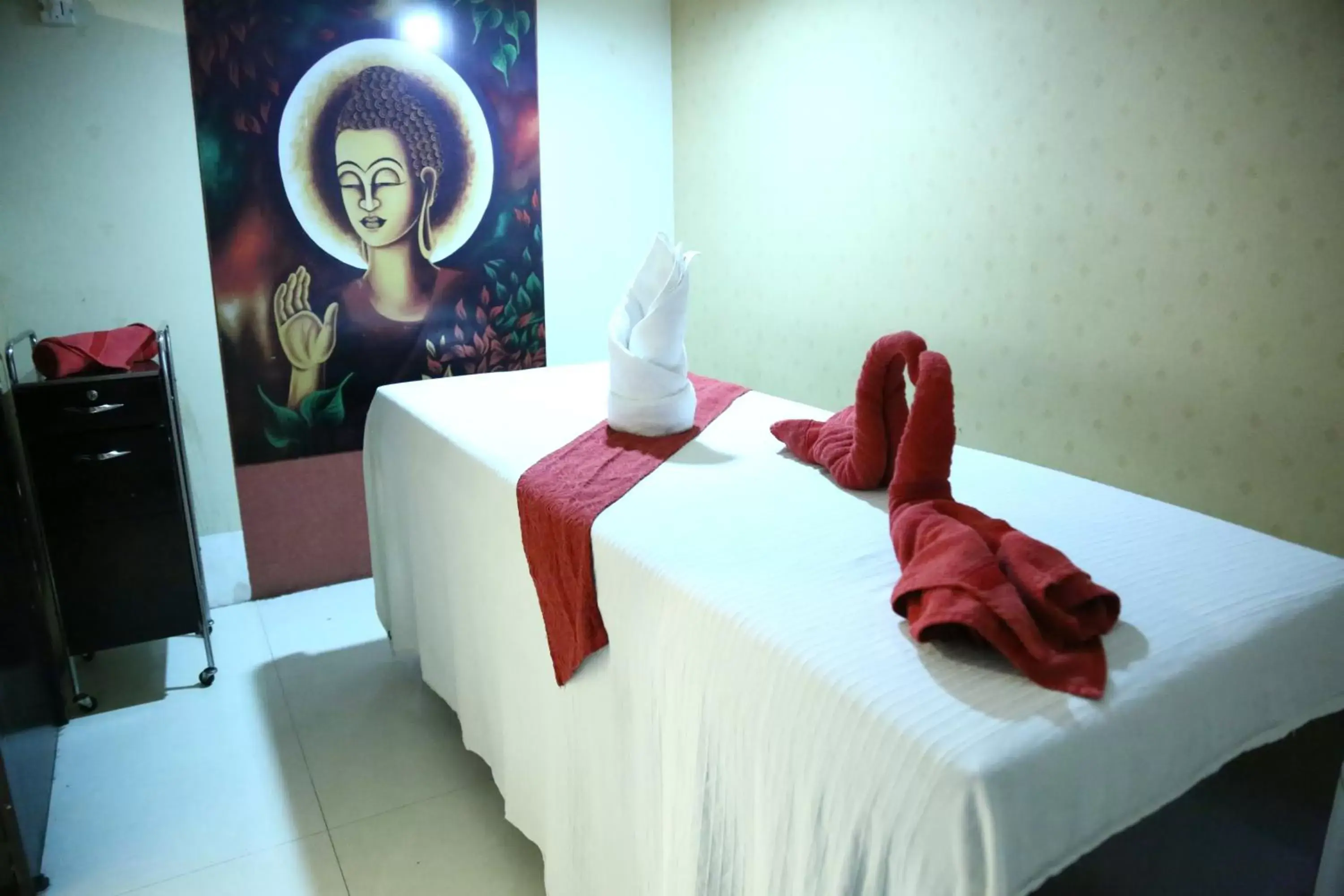 Massage, Bed in Hotel Rajshree & Spa