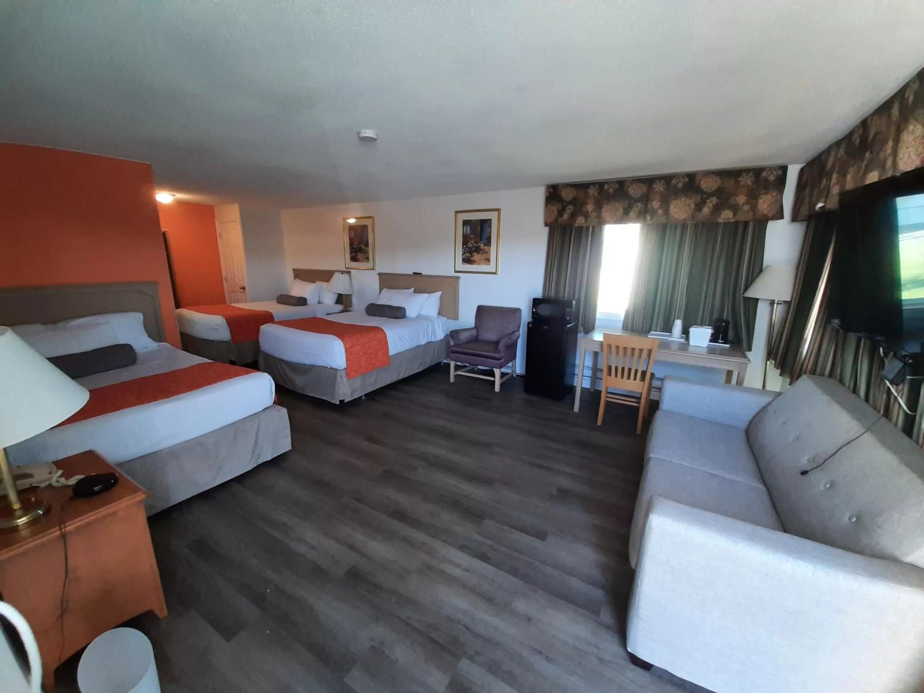 Bedroom, Bed in Howard Johnson by Wyndham Woodstock NB