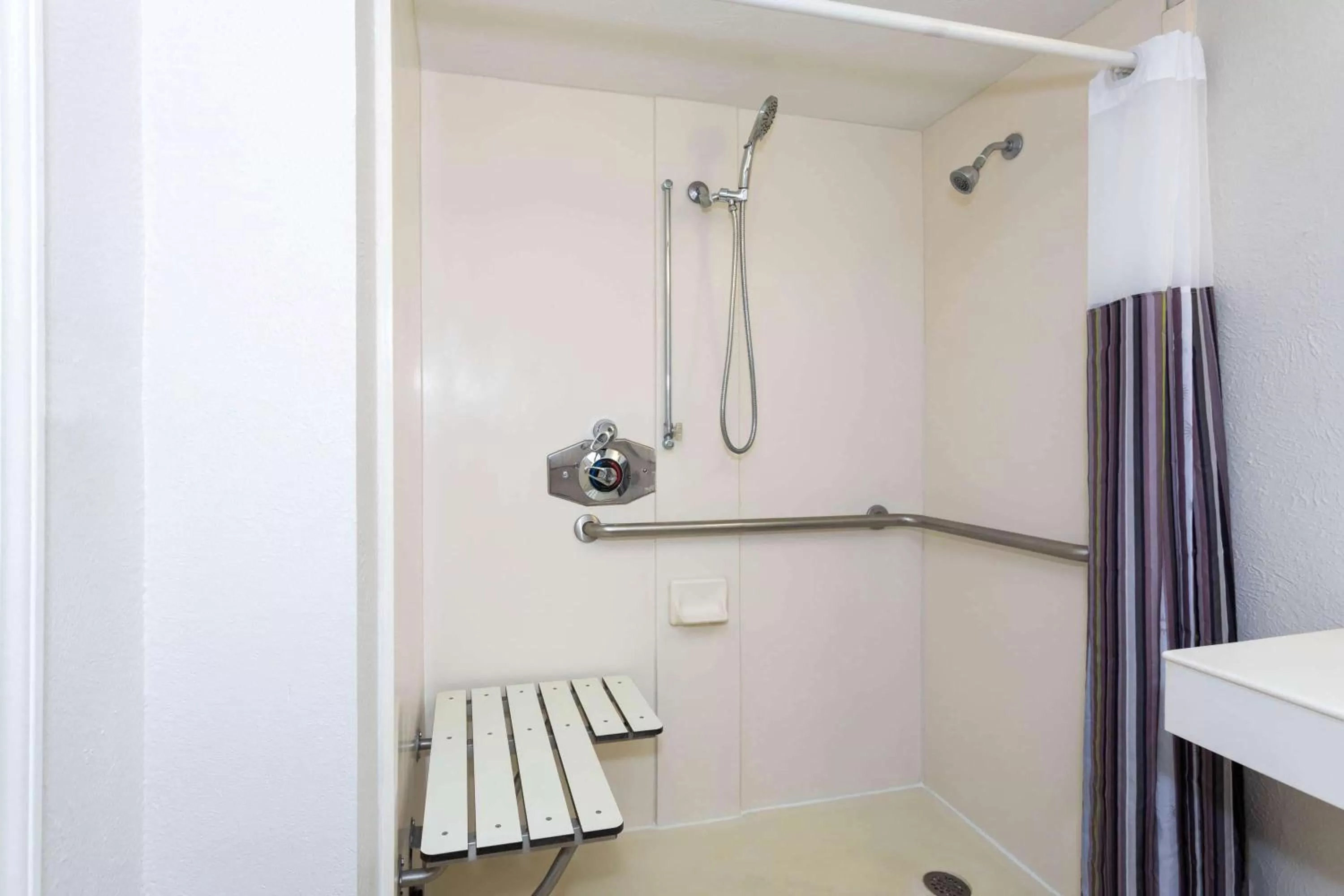 Shower in La Quinta Inn by Wyndham Tallahassee North