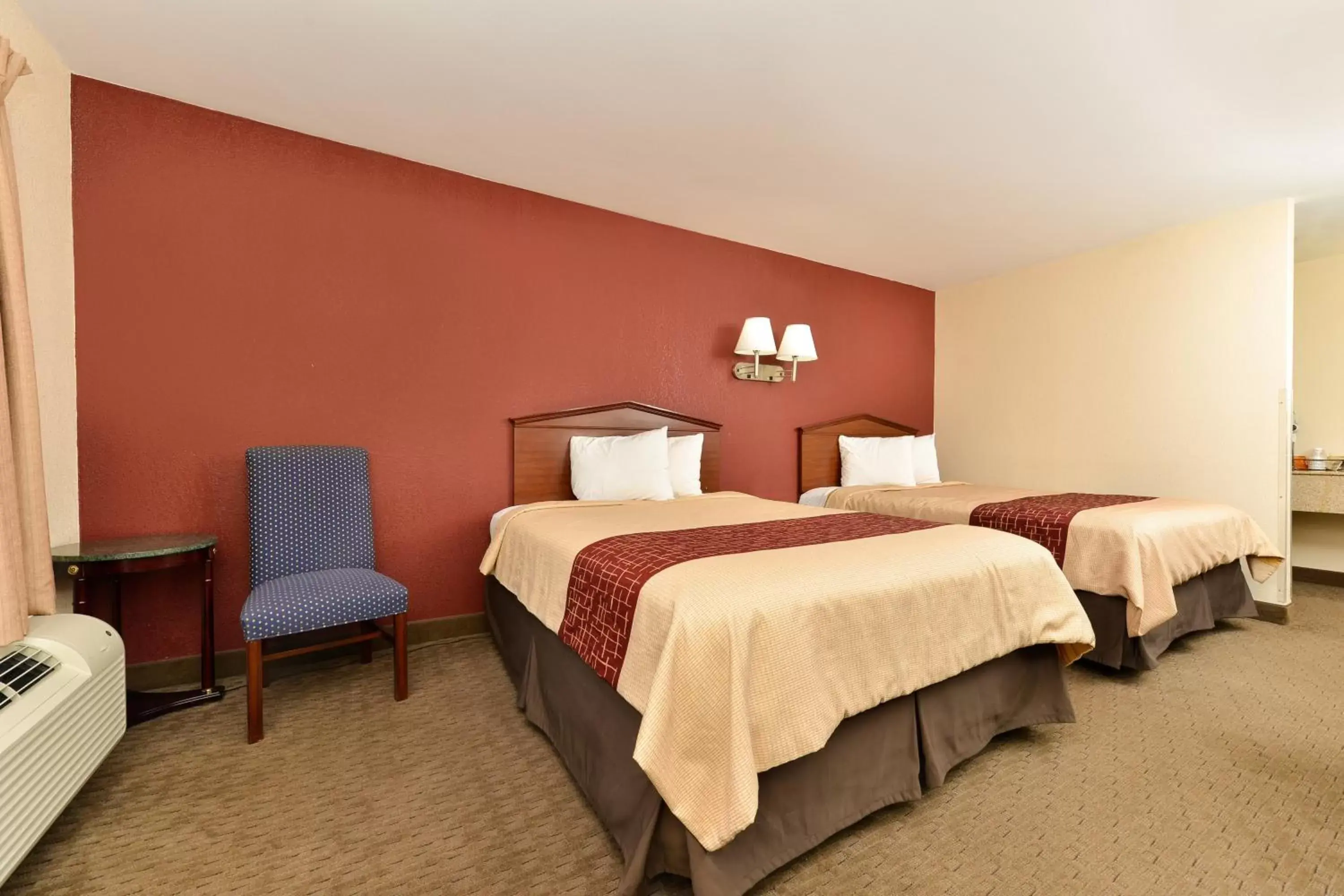 Photo of the whole room, Bed in Red Roof Inn Dalton Photo of the whole room, Bed in Red Roof Inn Dalton