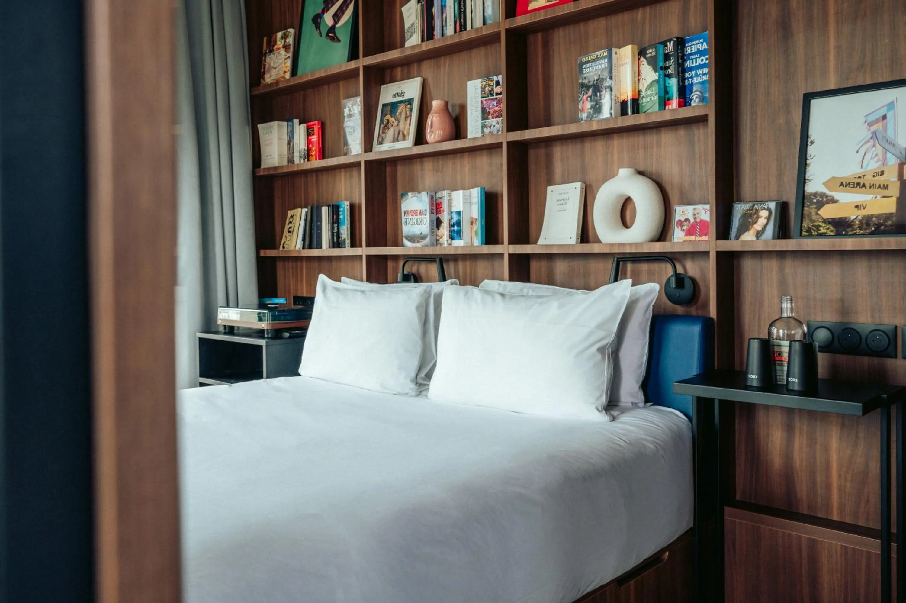 Bed in JOST Hôtel Bordeaux Centre Gare Saint Jean