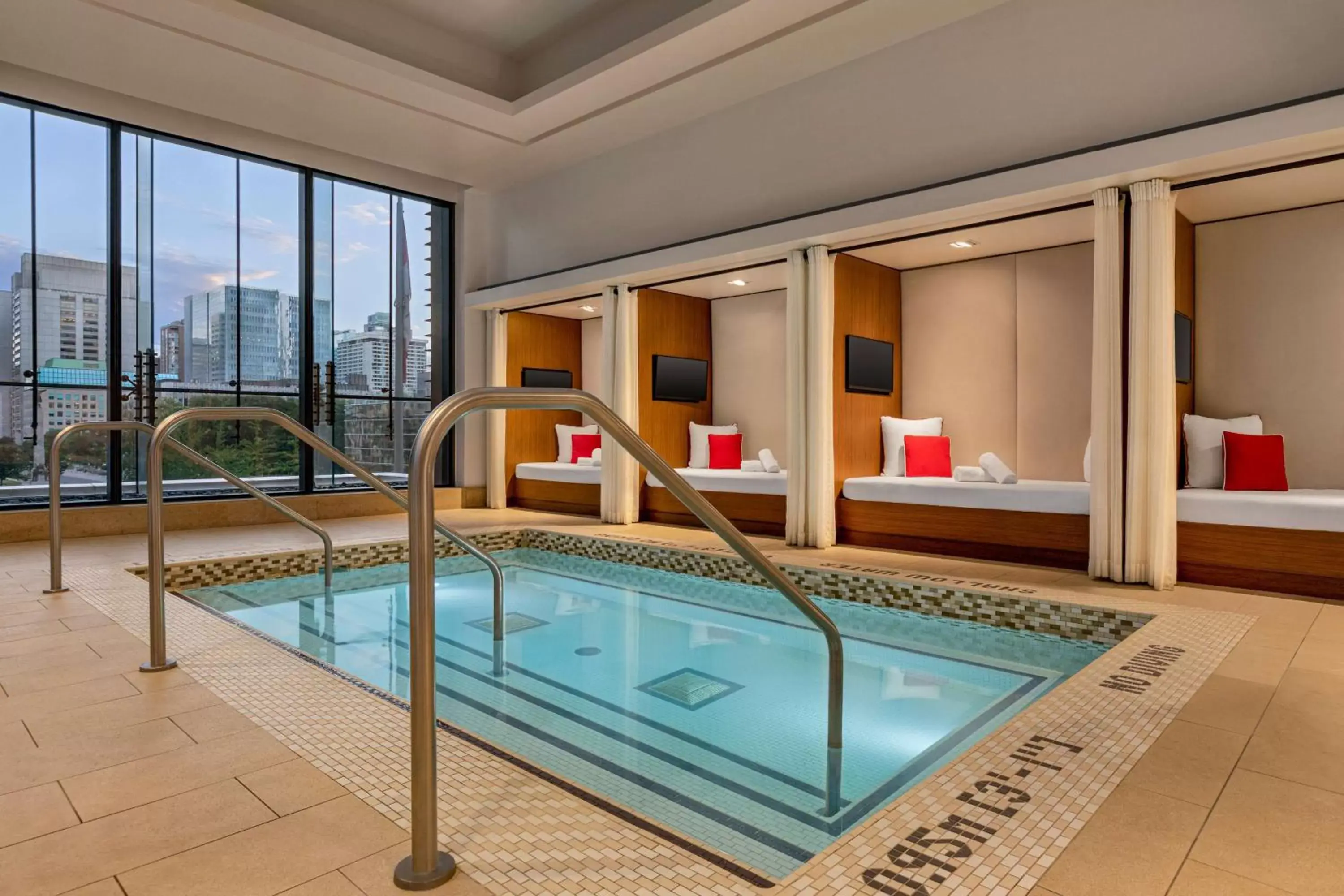 Hot Tub, Swimming Pool in Shangri-La Toronto