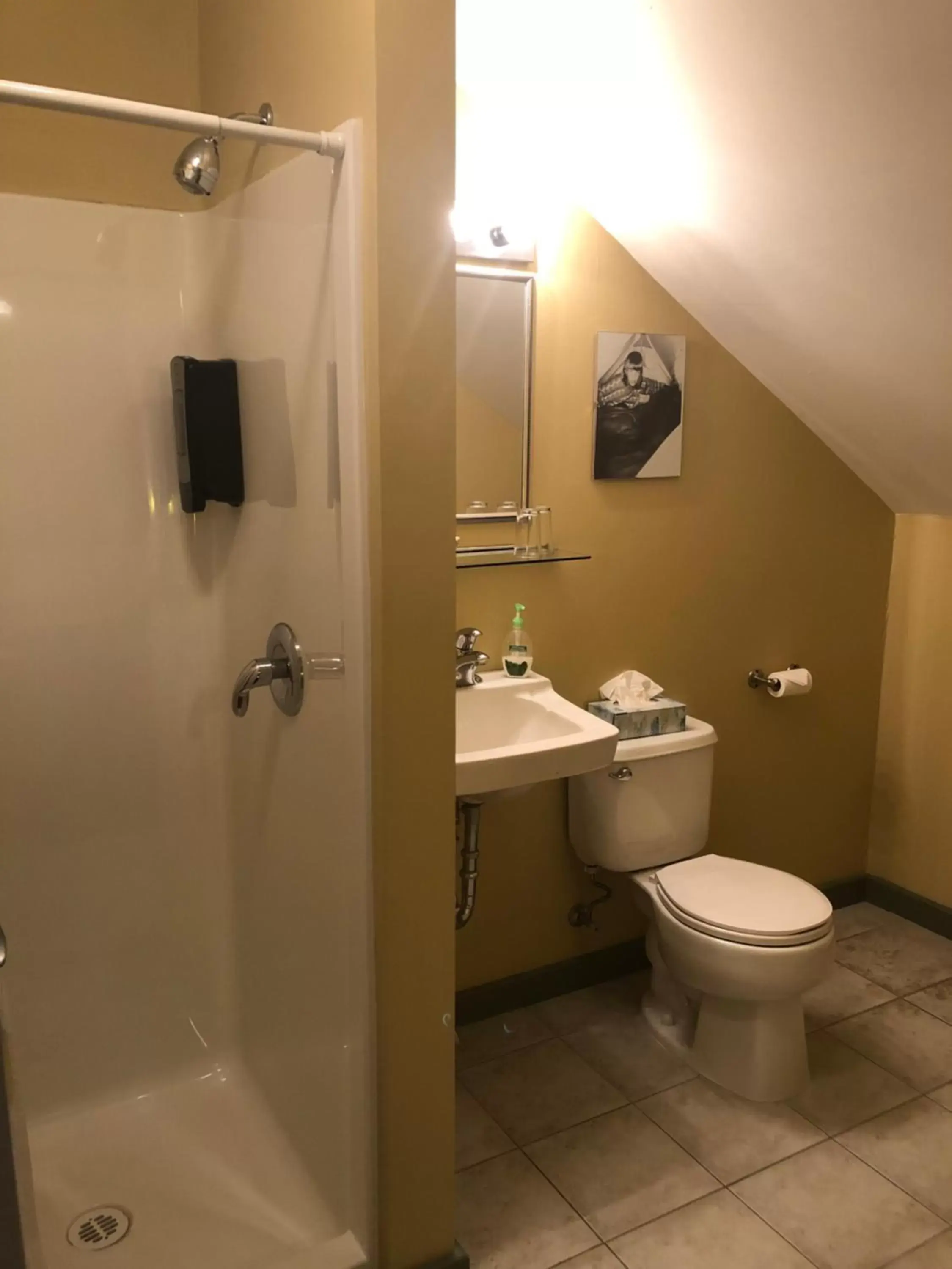Bathroom in Crowsnest Vineyards Guesthouse