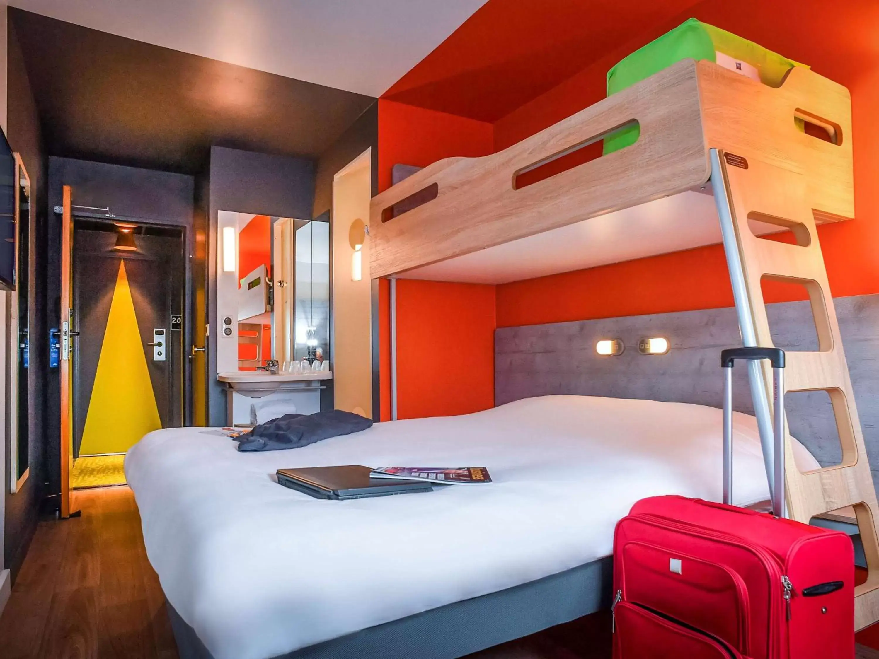 Photo of the whole room, Bunk Bed in ibis budget Coutances