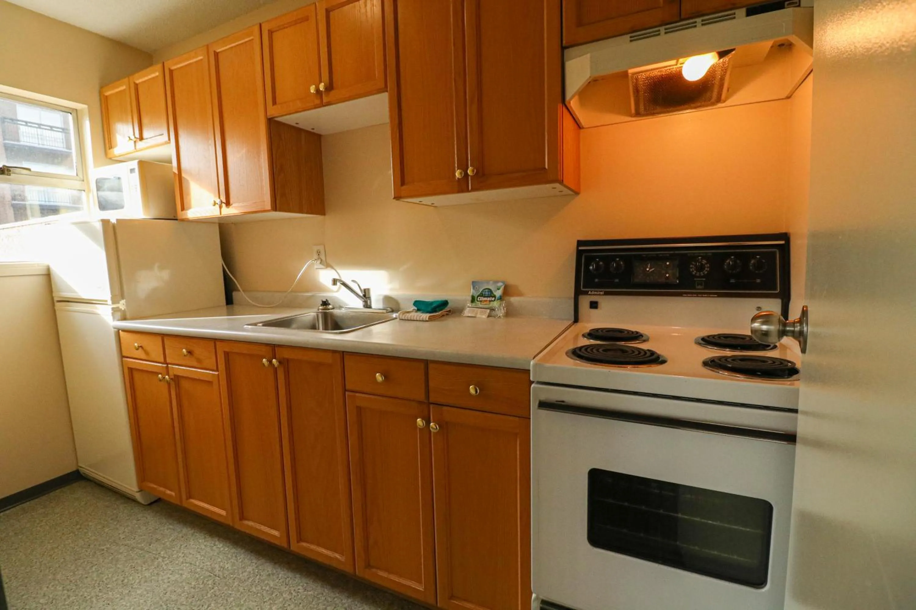 Coffee/tea facilities in Divya Sutra Plaza and Conference Centre, Vernon, BC